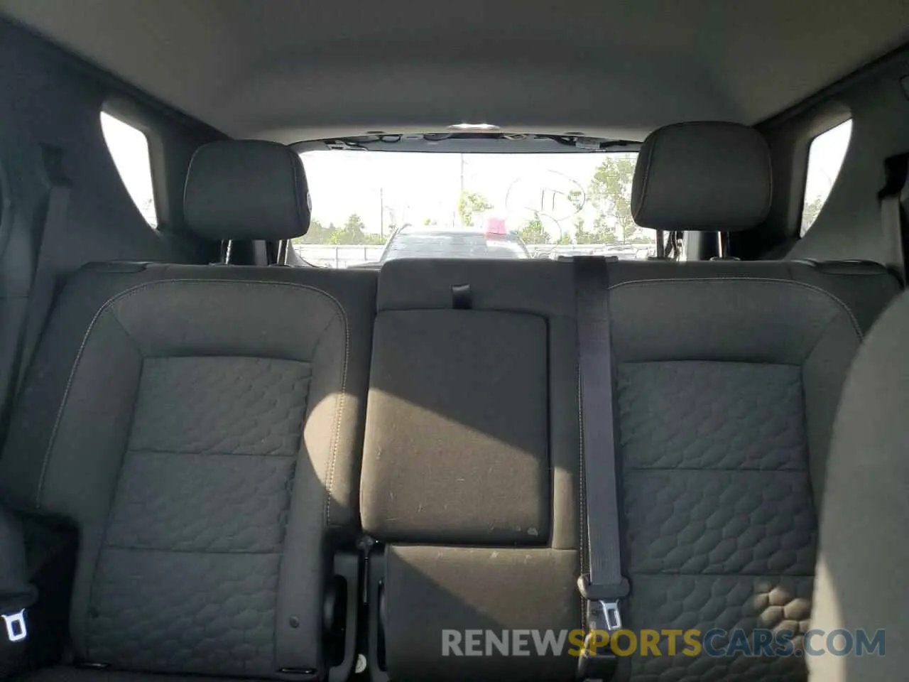 10 Photograph of a damaged car 2GNAXKEV9K6195565 CHEVROLET EQUINOX 2019