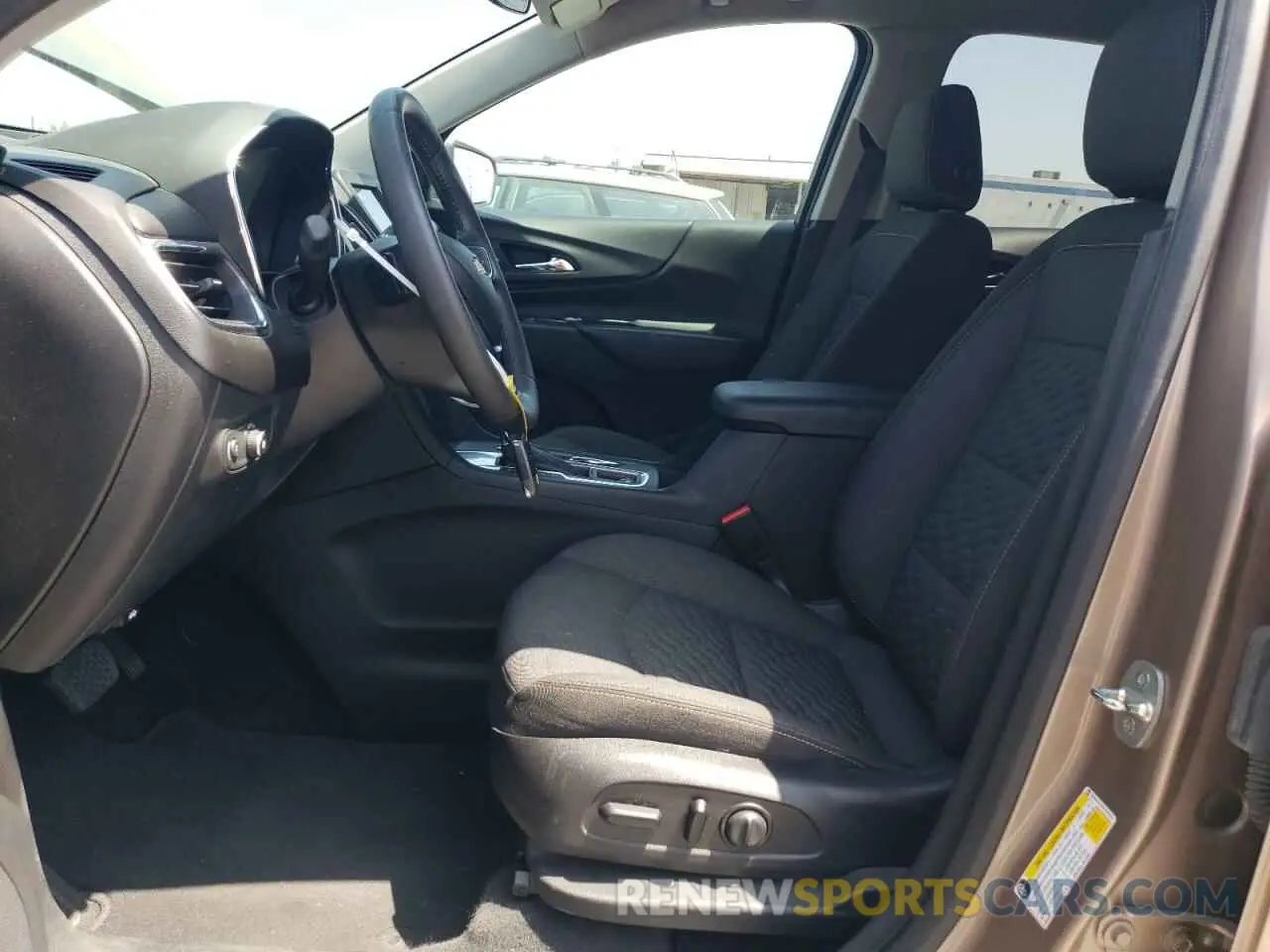 7 Photograph of a damaged car 2GNAXKEV9K6292524 CHEVROLET EQUINOX 2019