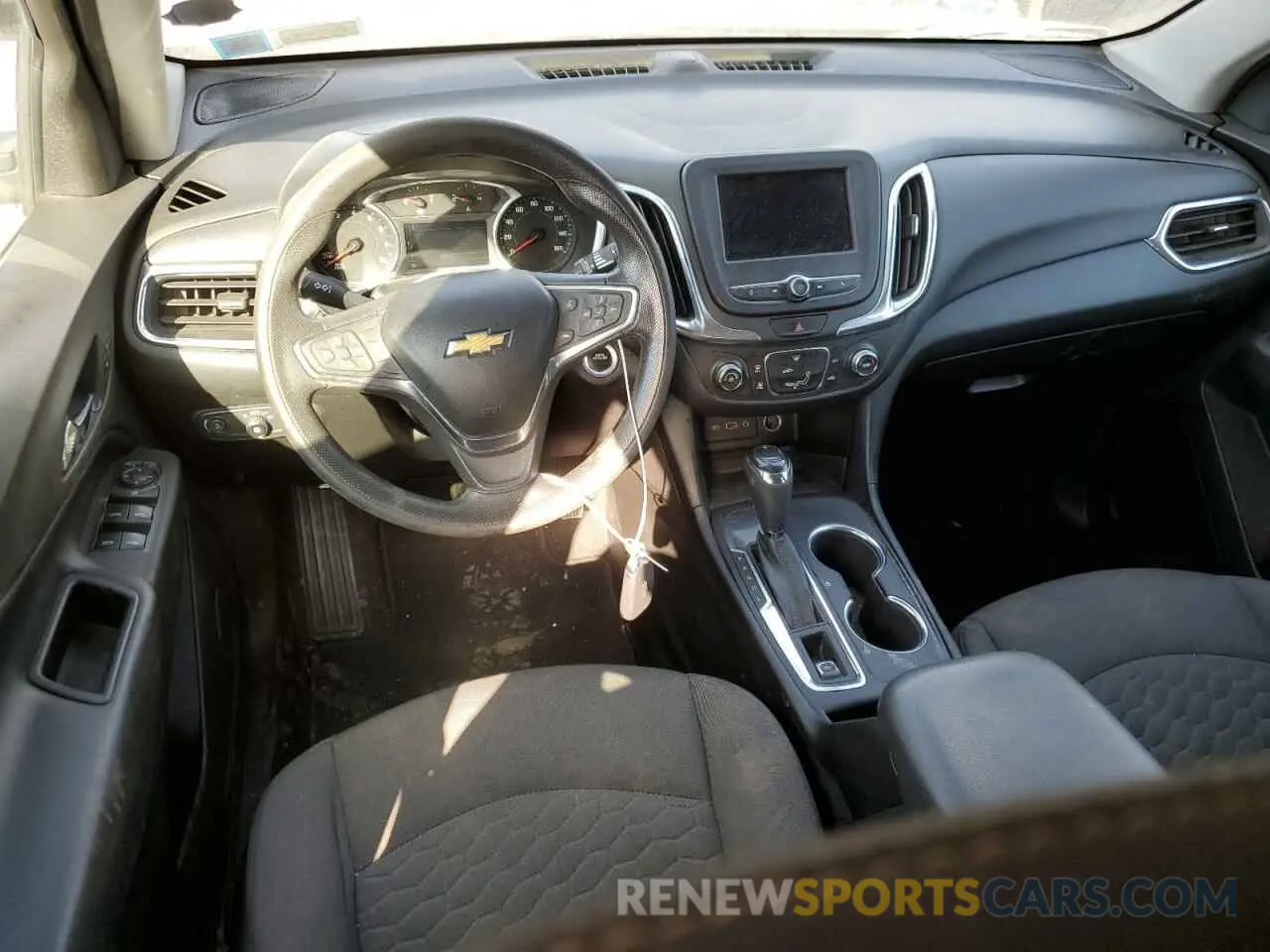 8 Photograph of a damaged car 2GNAXKEVXK6186115 CHEVROLET EQUINOX 2019
