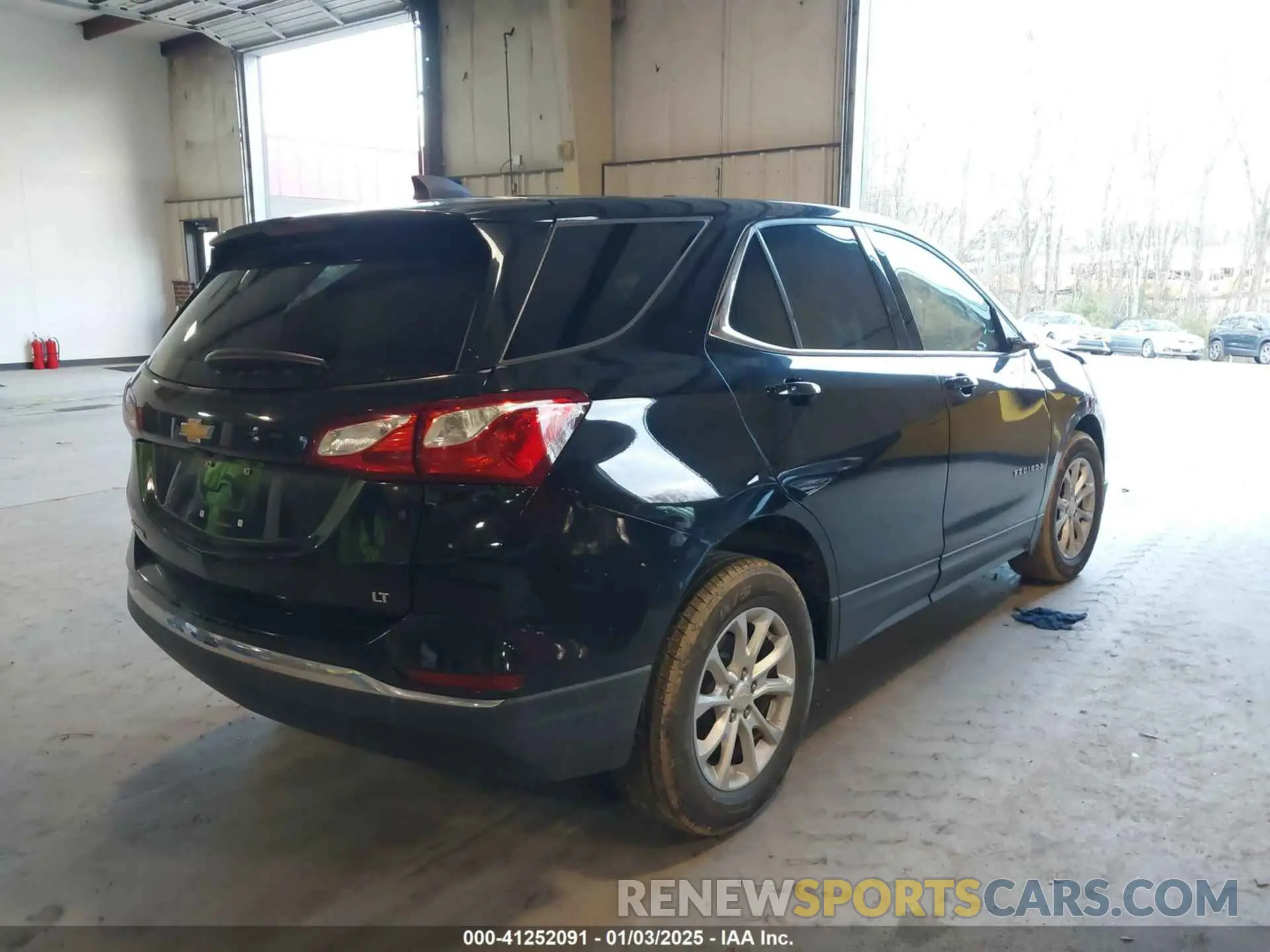 4 Photograph of a damaged car 2GNAXKEVXK6211207 CHEVROLET EQUINOX 2019