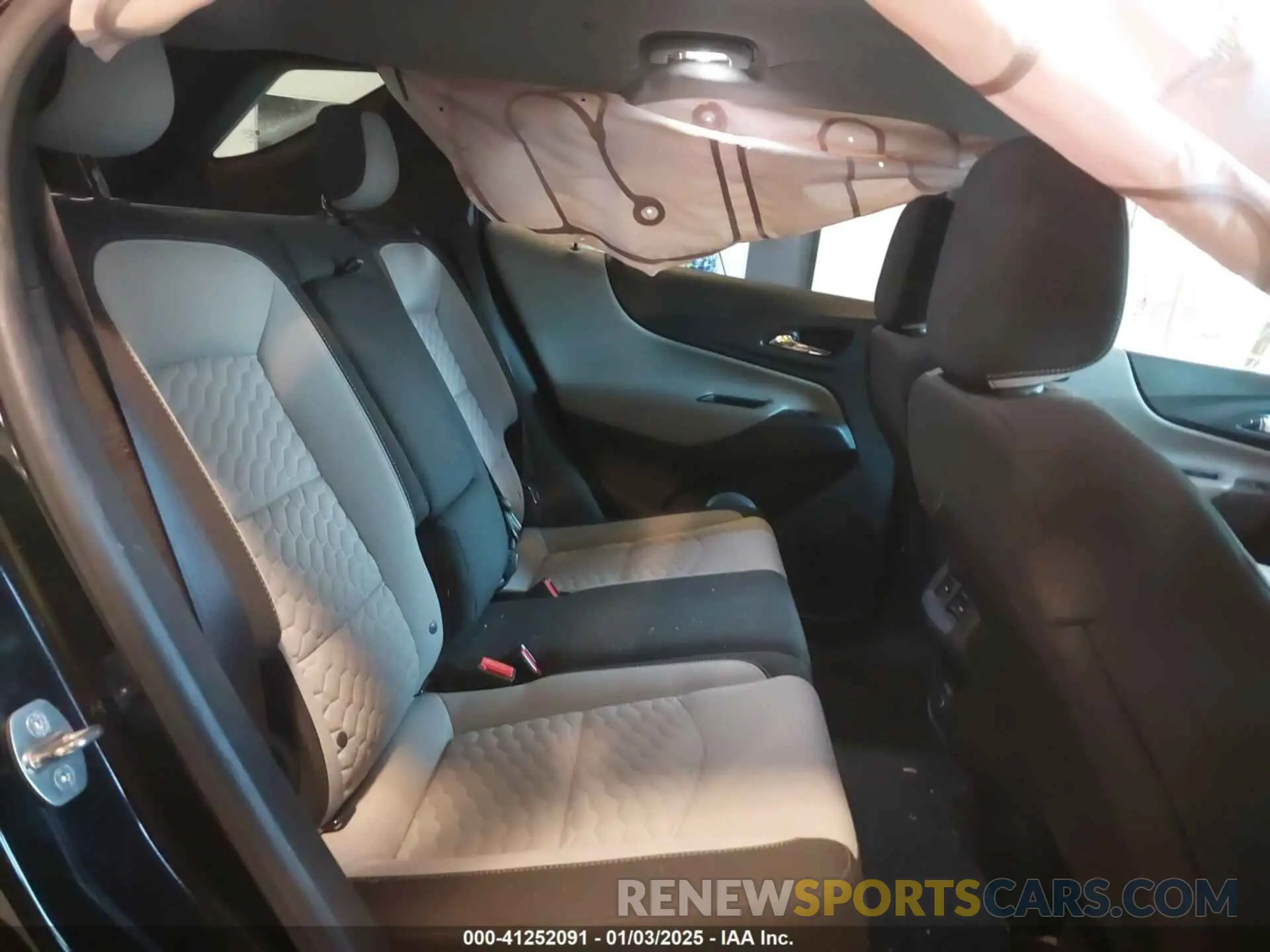 8 Photograph of a damaged car 2GNAXKEVXK6211207 CHEVROLET EQUINOX 2019