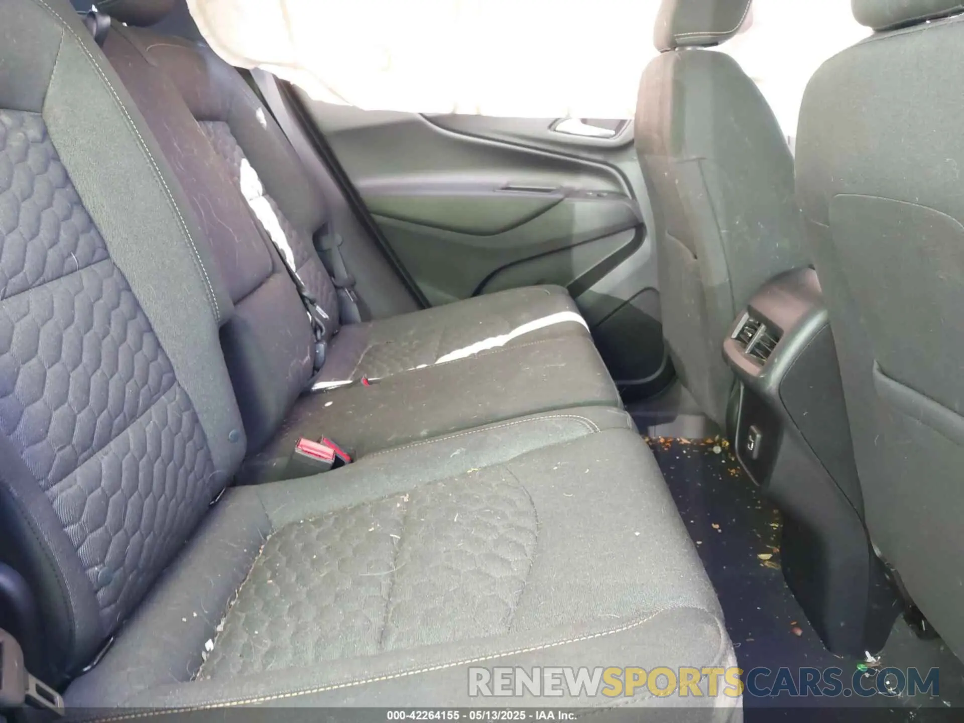 8 Photograph of a damaged car 2GNAXLEX0K6227651 CHEVROLET EQUINOX 2019