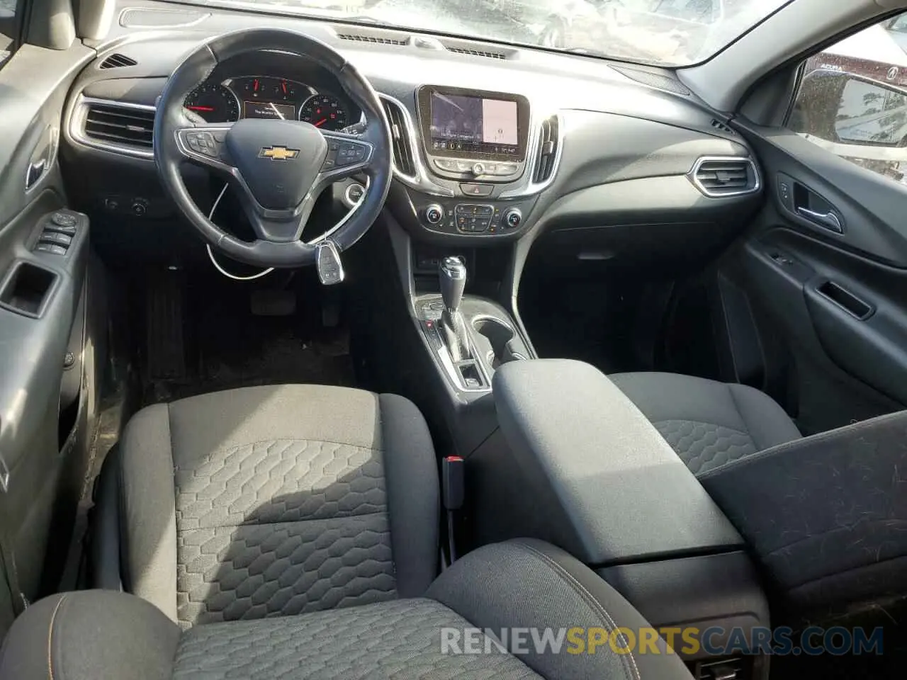 8 Photograph of a damaged car 2GNAXLEX1K6160140 CHEVROLET EQUINOX 2019