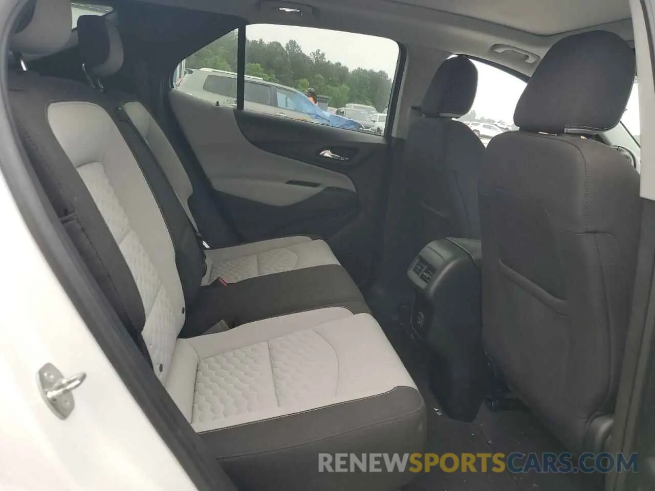 10 Photograph of a damaged car 2GNAXLEX9K6217474 CHEVROLET EQUINOX 2019