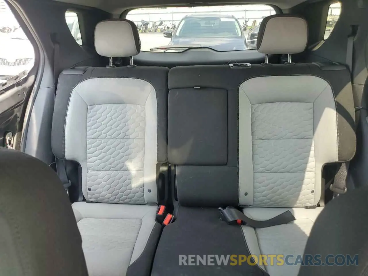 10 Photograph of a damaged car 2GNAXSEV0K6158002 CHEVROLET EQUINOX 2019