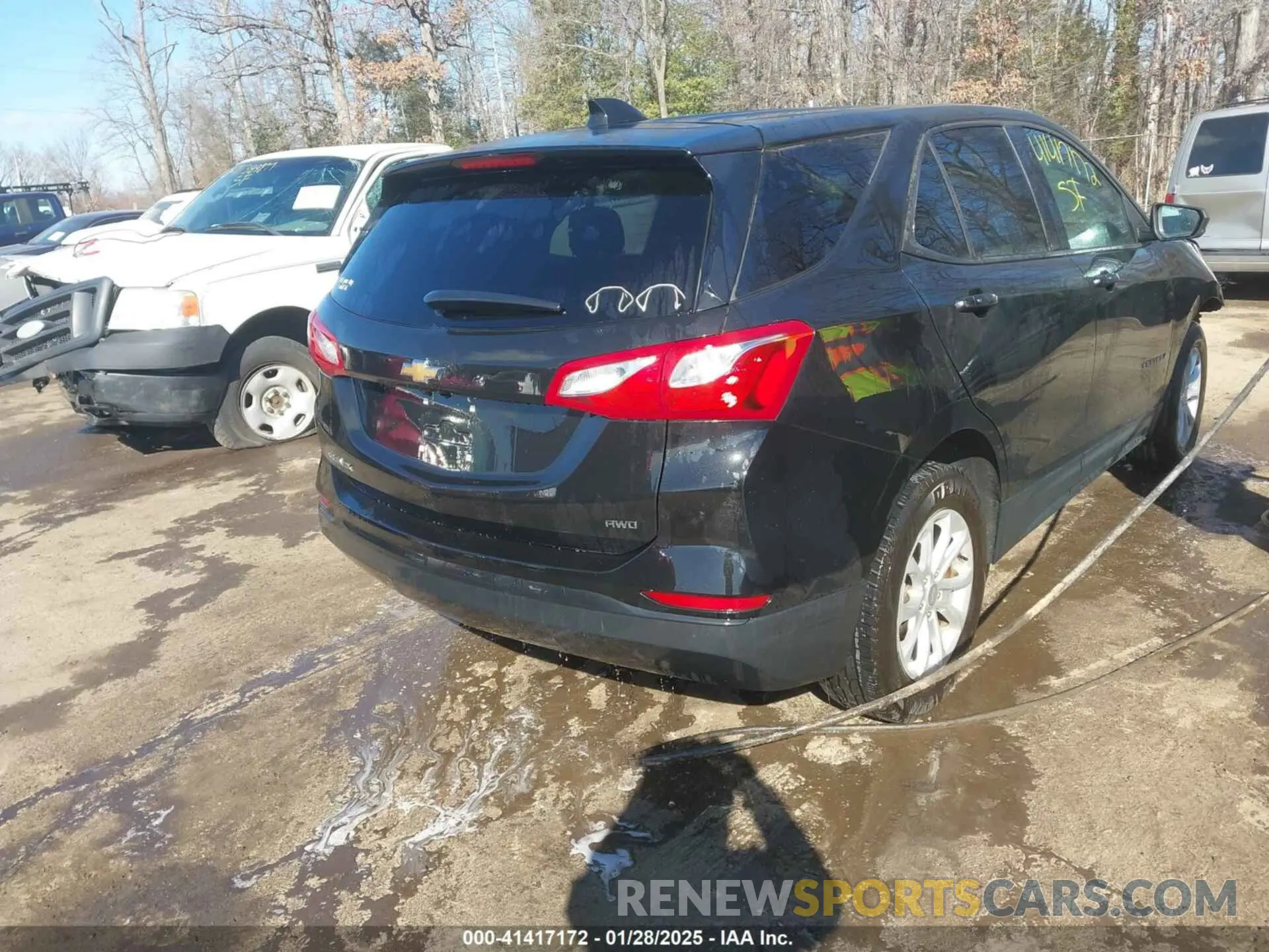 4 Photograph of a damaged car 2GNAXSEV0K6227481 CHEVROLET EQUINOX 2019