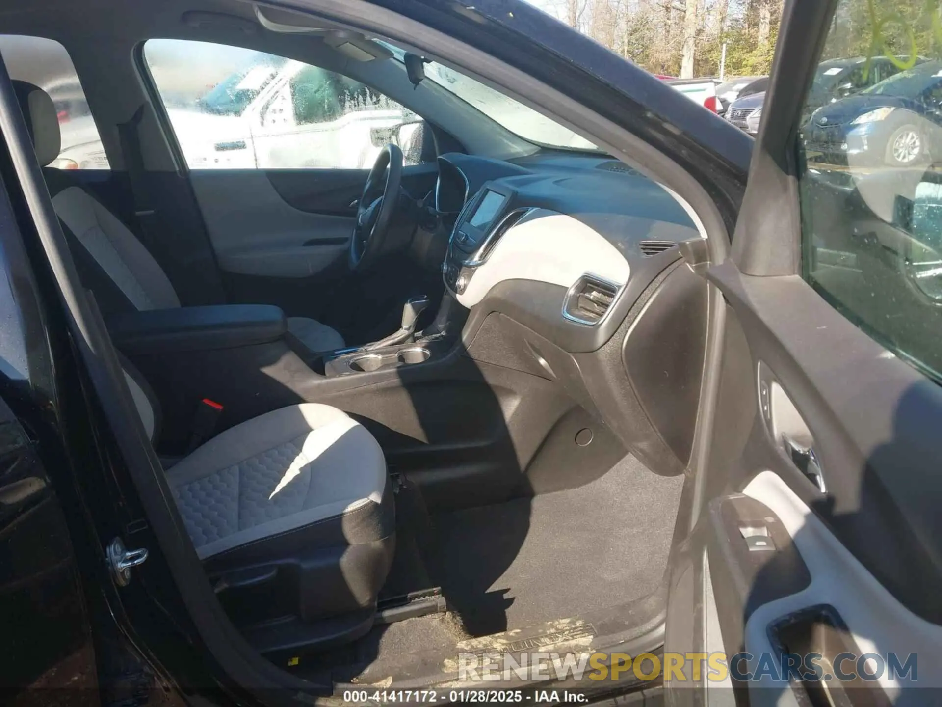 5 Photograph of a damaged car 2GNAXSEV0K6227481 CHEVROLET EQUINOX 2019