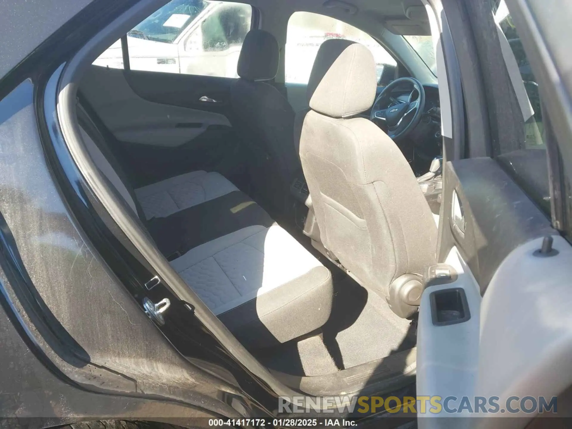 8 Photograph of a damaged car 2GNAXSEV0K6227481 CHEVROLET EQUINOX 2019