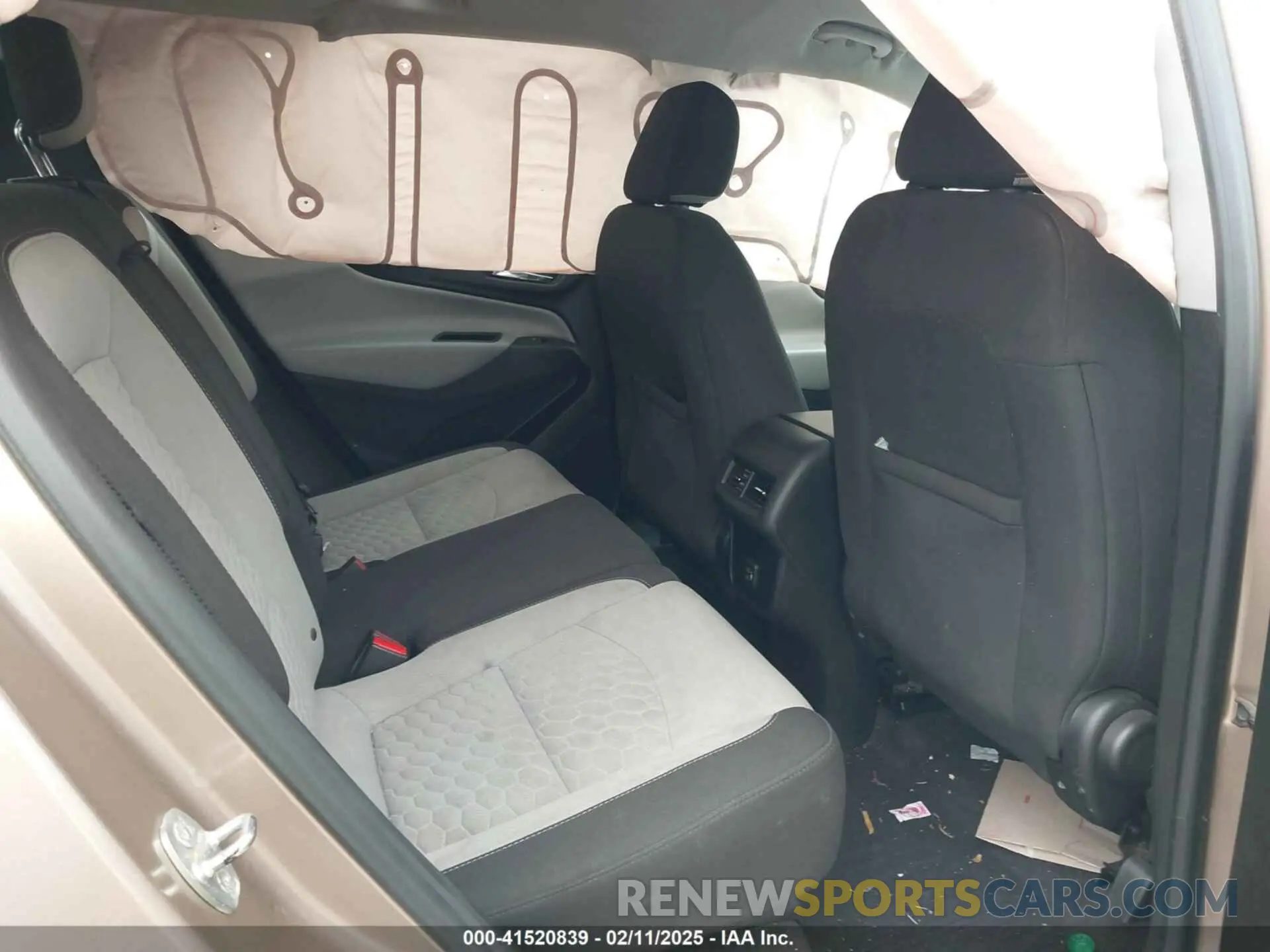 8 Photograph of a damaged car 2GNAXSEV1K6300566 CHEVROLET EQUINOX 2019