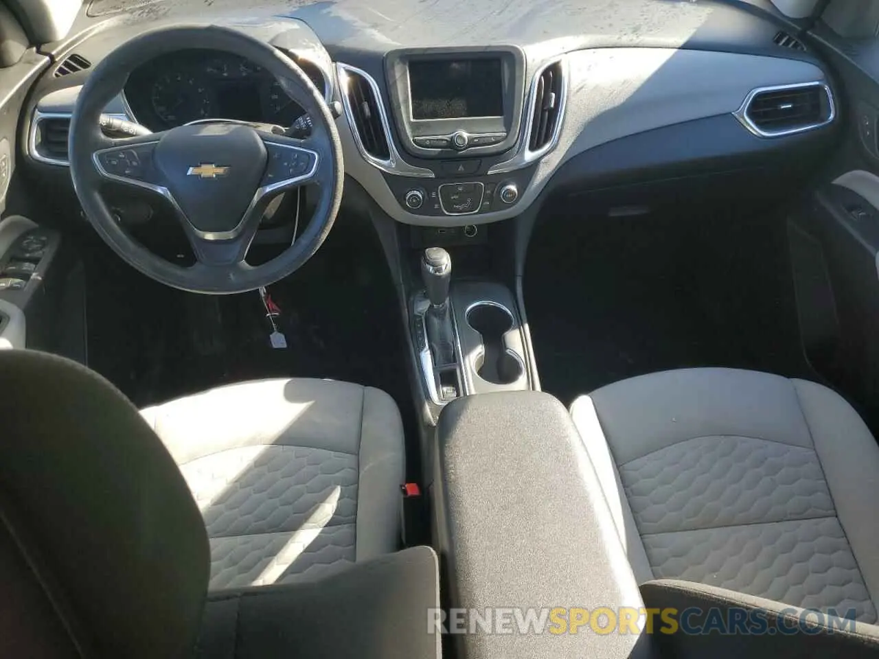 8 Photograph of a damaged car 2GNAXSEV5K6220283 CHEVROLET EQUINOX 2019