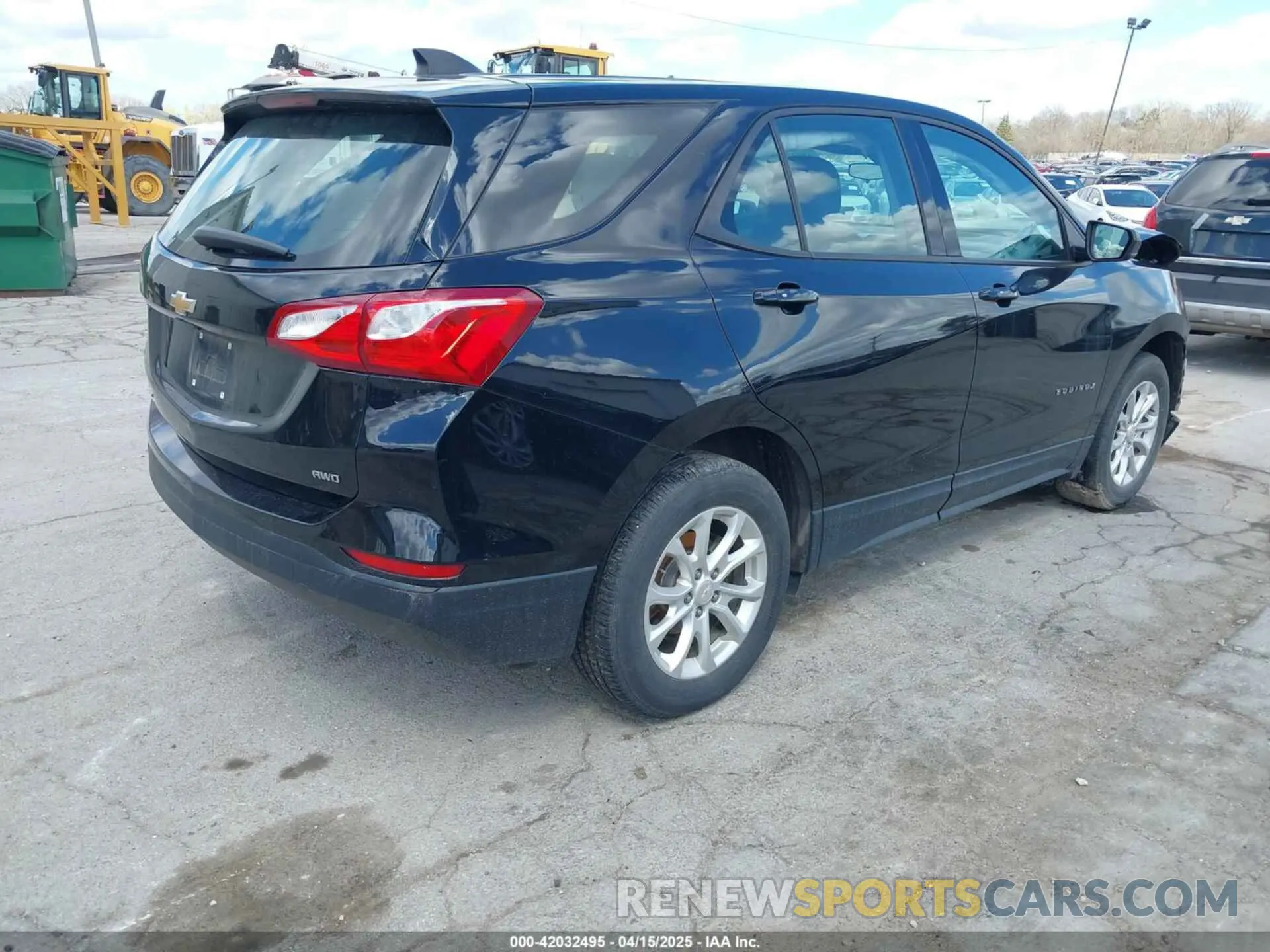 4 Photograph of a damaged car 2GNAXSEV6K6112755 CHEVROLET EQUINOX 2019