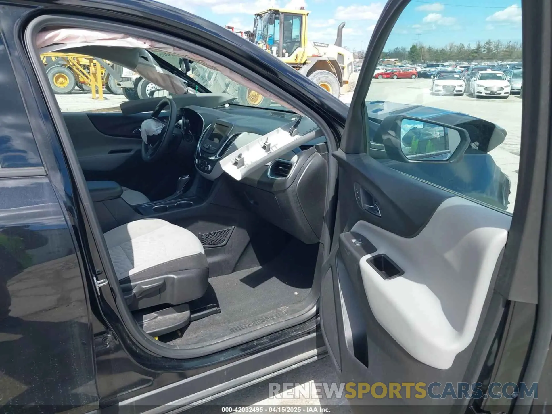 5 Photograph of a damaged car 2GNAXSEV6K6112755 CHEVROLET EQUINOX 2019