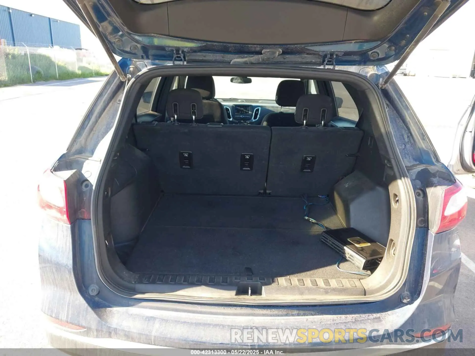 17 Photograph of a damaged car 2GNAXTEV0K6138242 CHEVROLET EQUINOX 2019