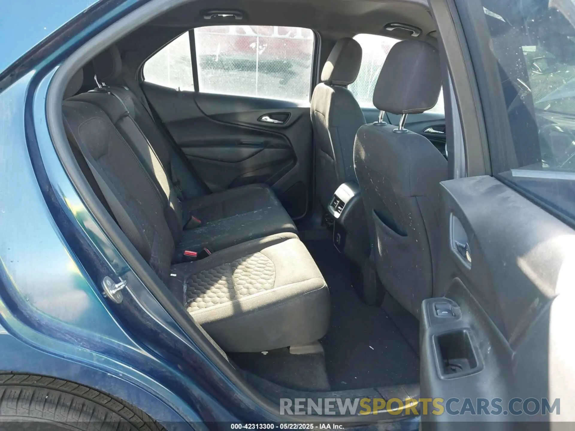 8 Photograph of a damaged car 2GNAXTEV0K6138242 CHEVROLET EQUINOX 2019