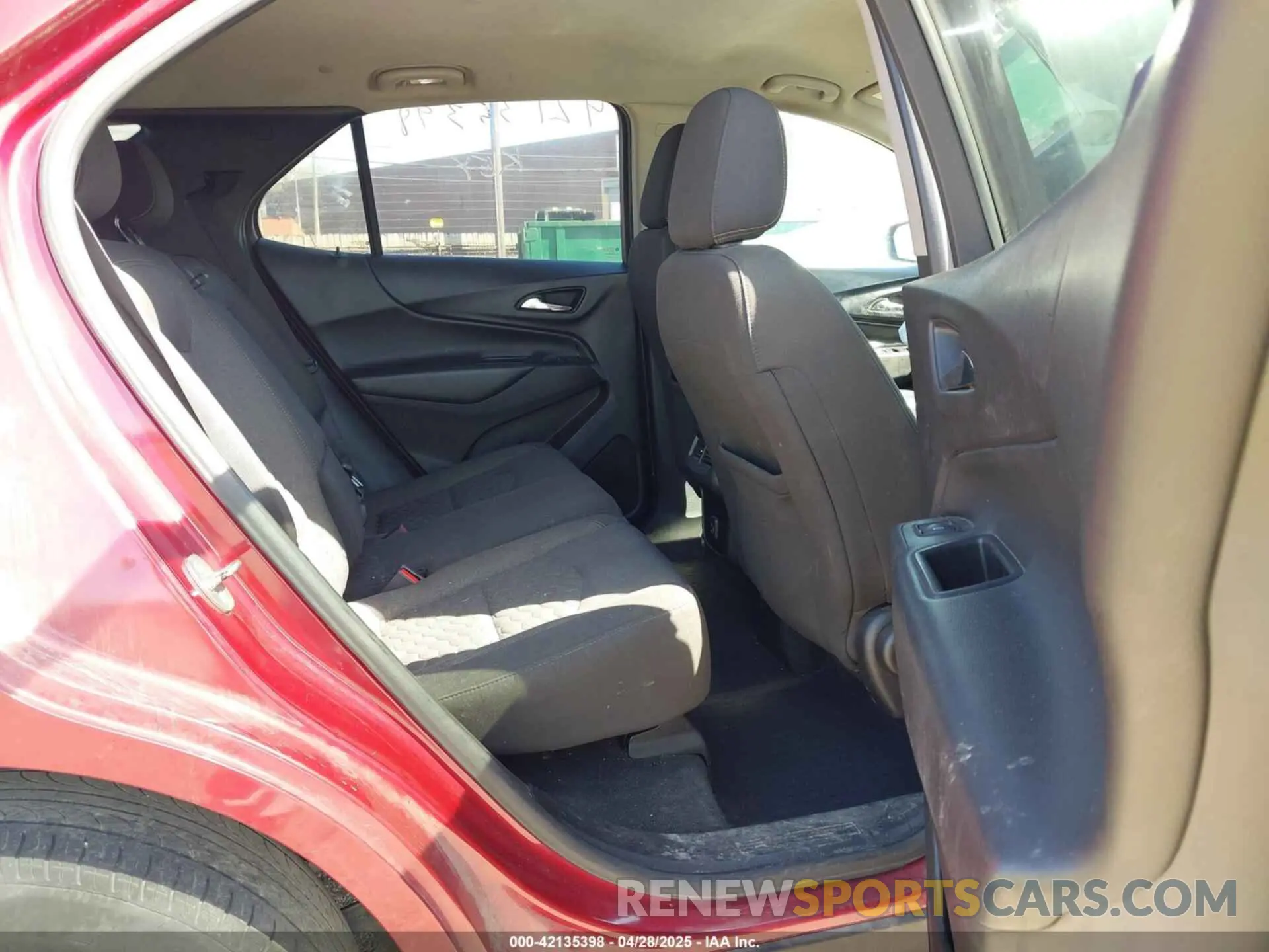8 Photograph of a damaged car 2GNAXTEV0K6225963 CHEVROLET EQUINOX 2019