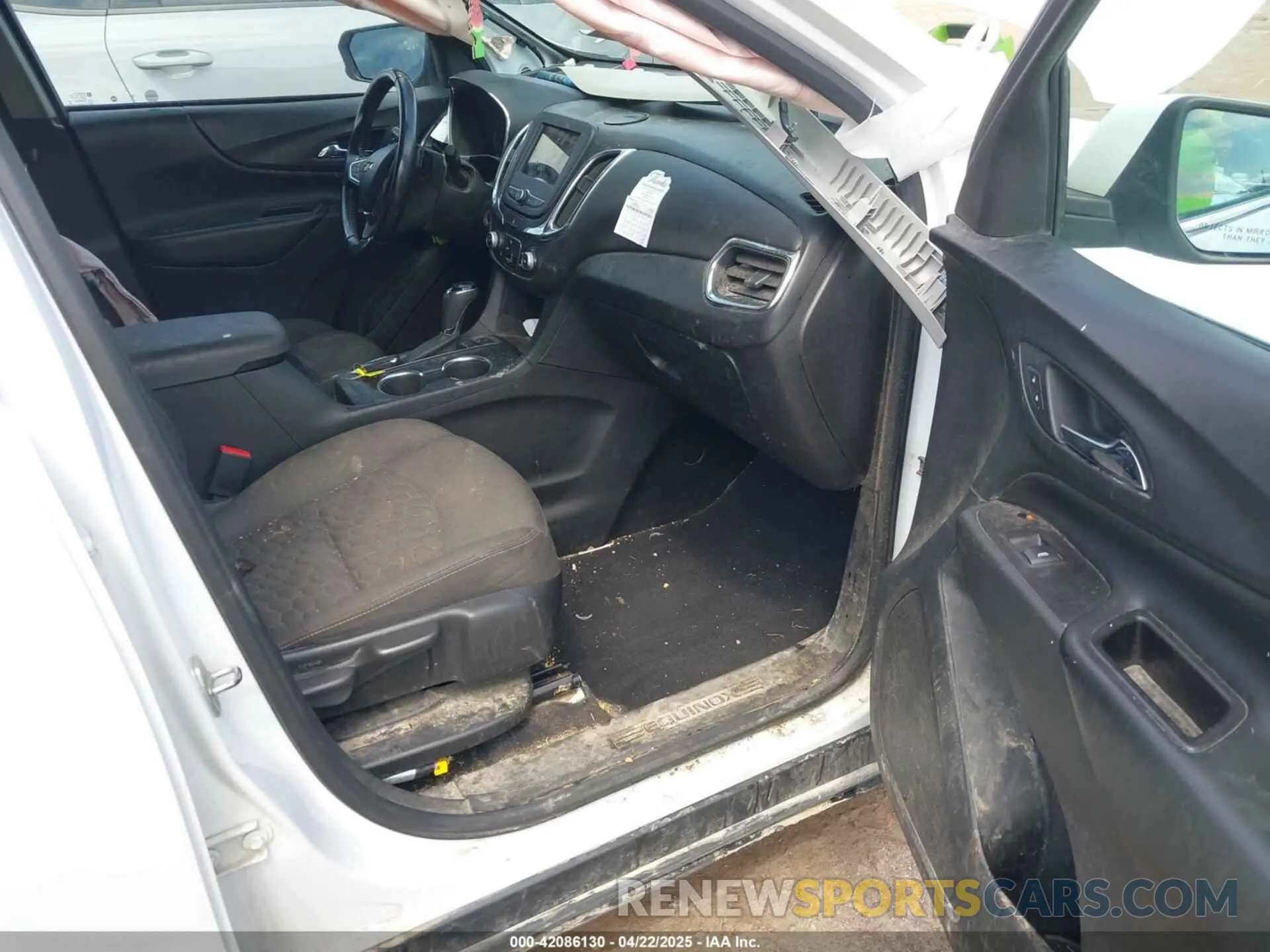 5 Photograph of a damaged car 2GNAXTEV1K6255280 CHEVROLET EQUINOX 2019