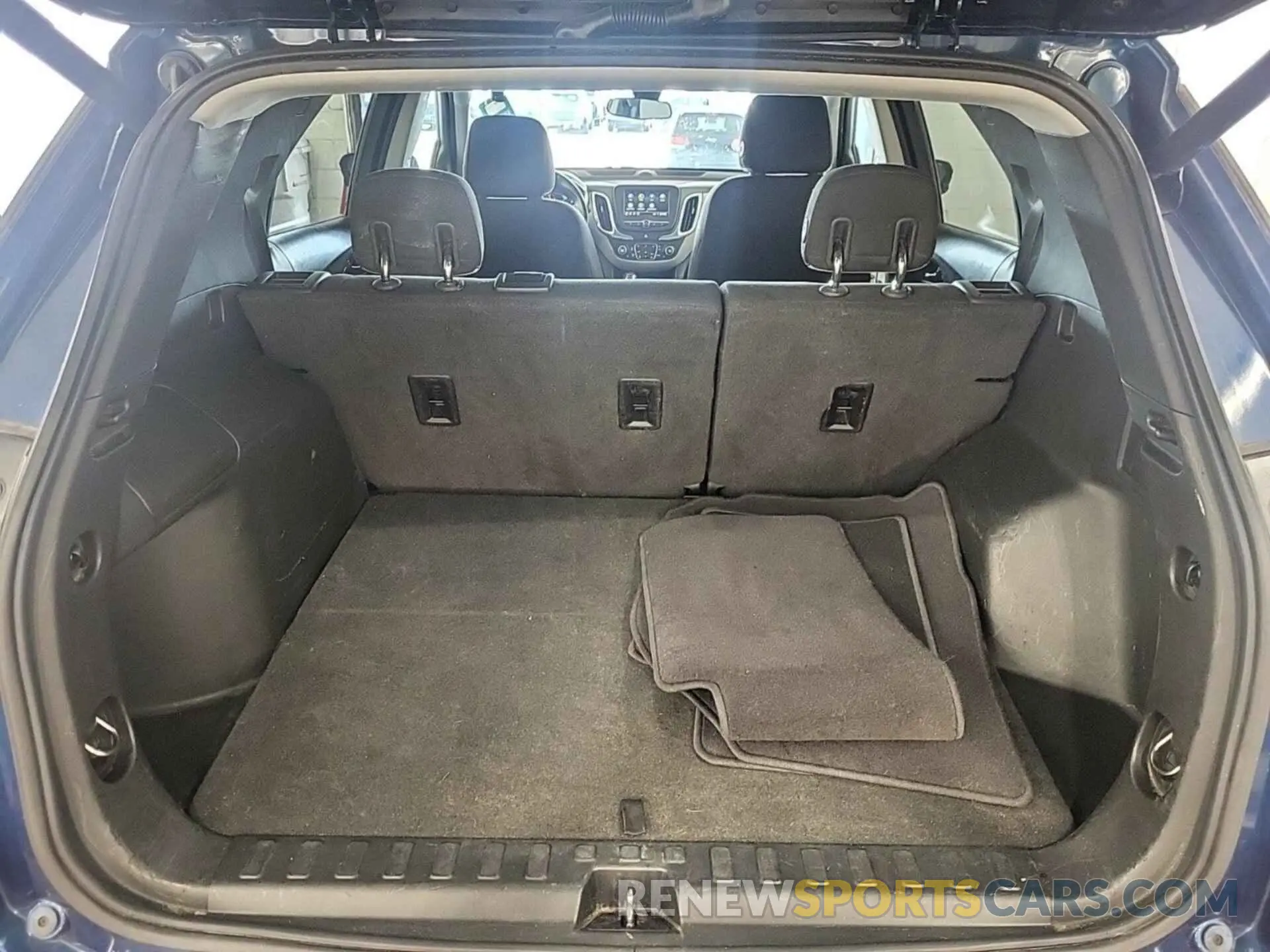 10 Photograph of a damaged car 2GNAXTEV1K6287260 CHEVROLET EQUINOX 2019