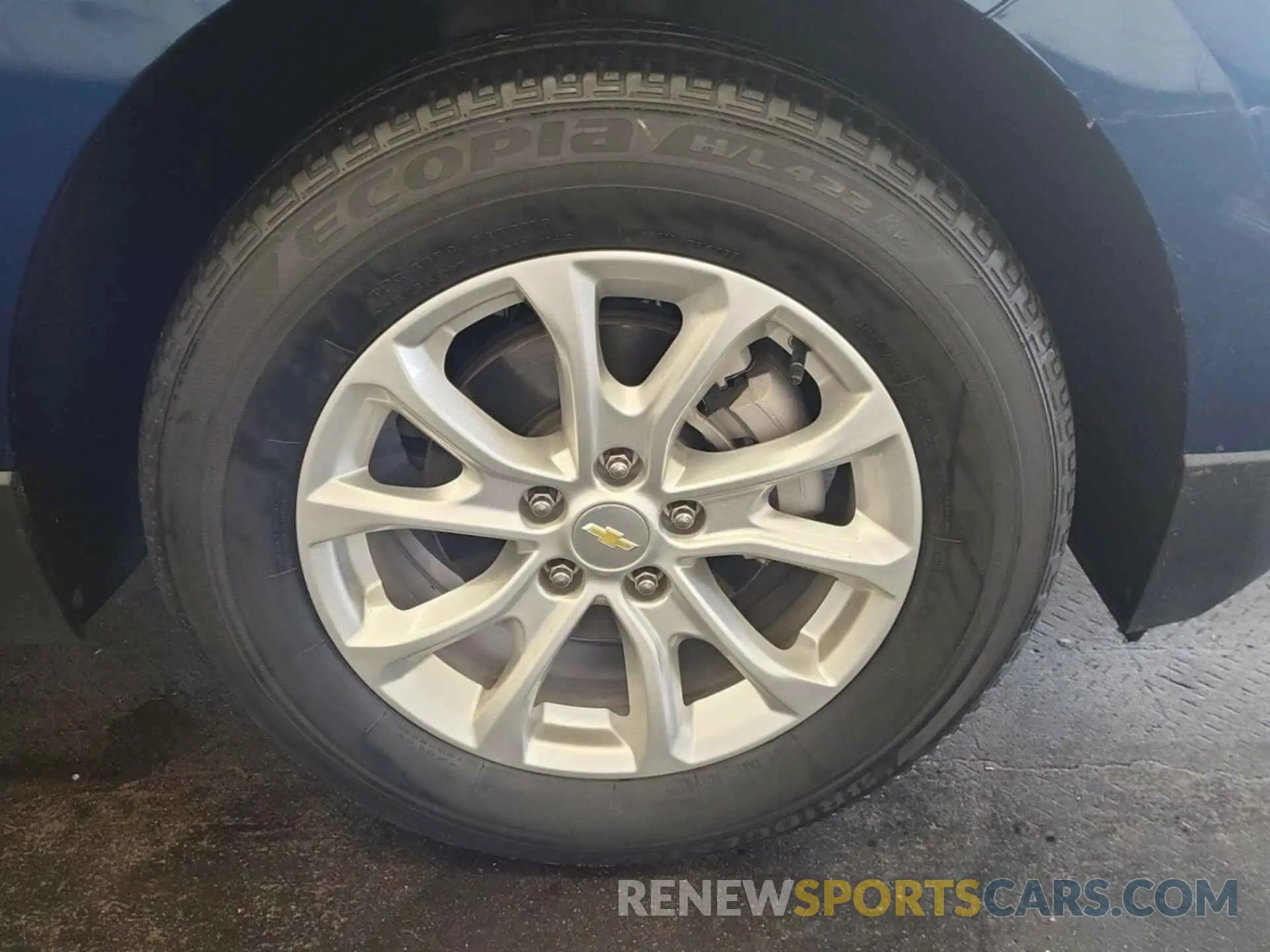 17 Photograph of a damaged car 2GNAXTEV1K6287260 CHEVROLET EQUINOX 2019