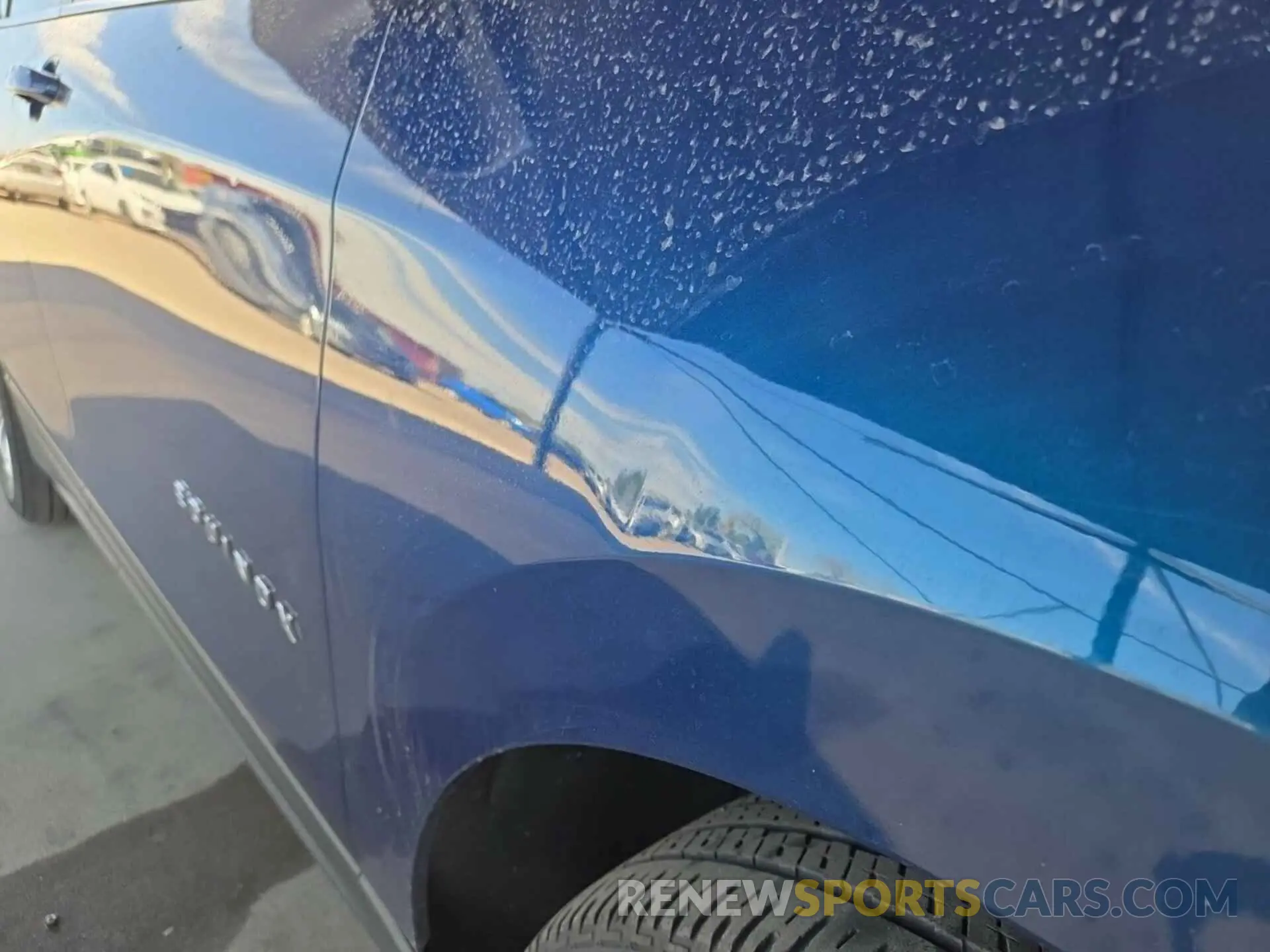 18 Photograph of a damaged car 2GNAXTEV1K6287260 CHEVROLET EQUINOX 2019