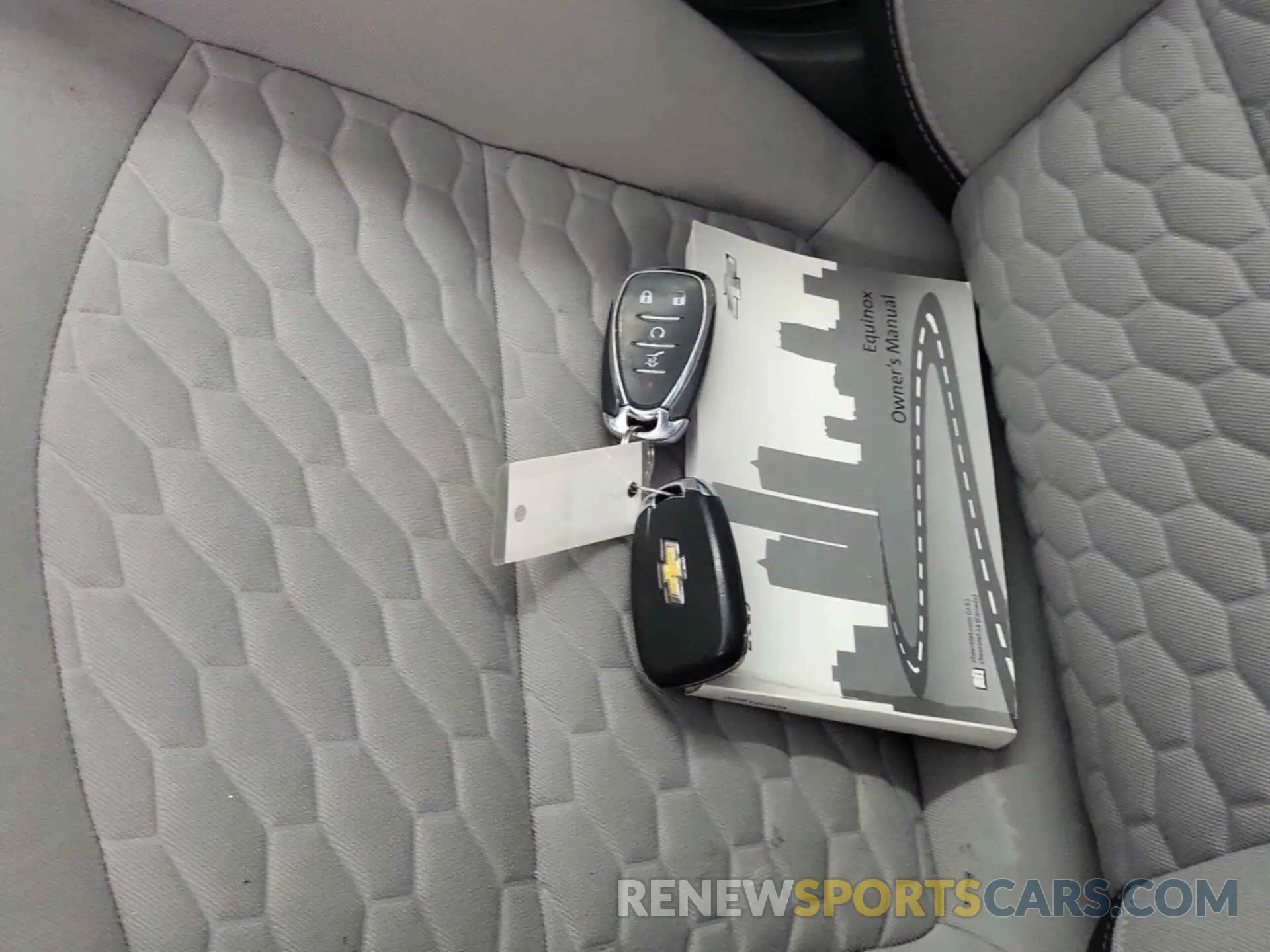 27 Photograph of a damaged car 2GNAXTEV1K6287260 CHEVROLET EQUINOX 2019