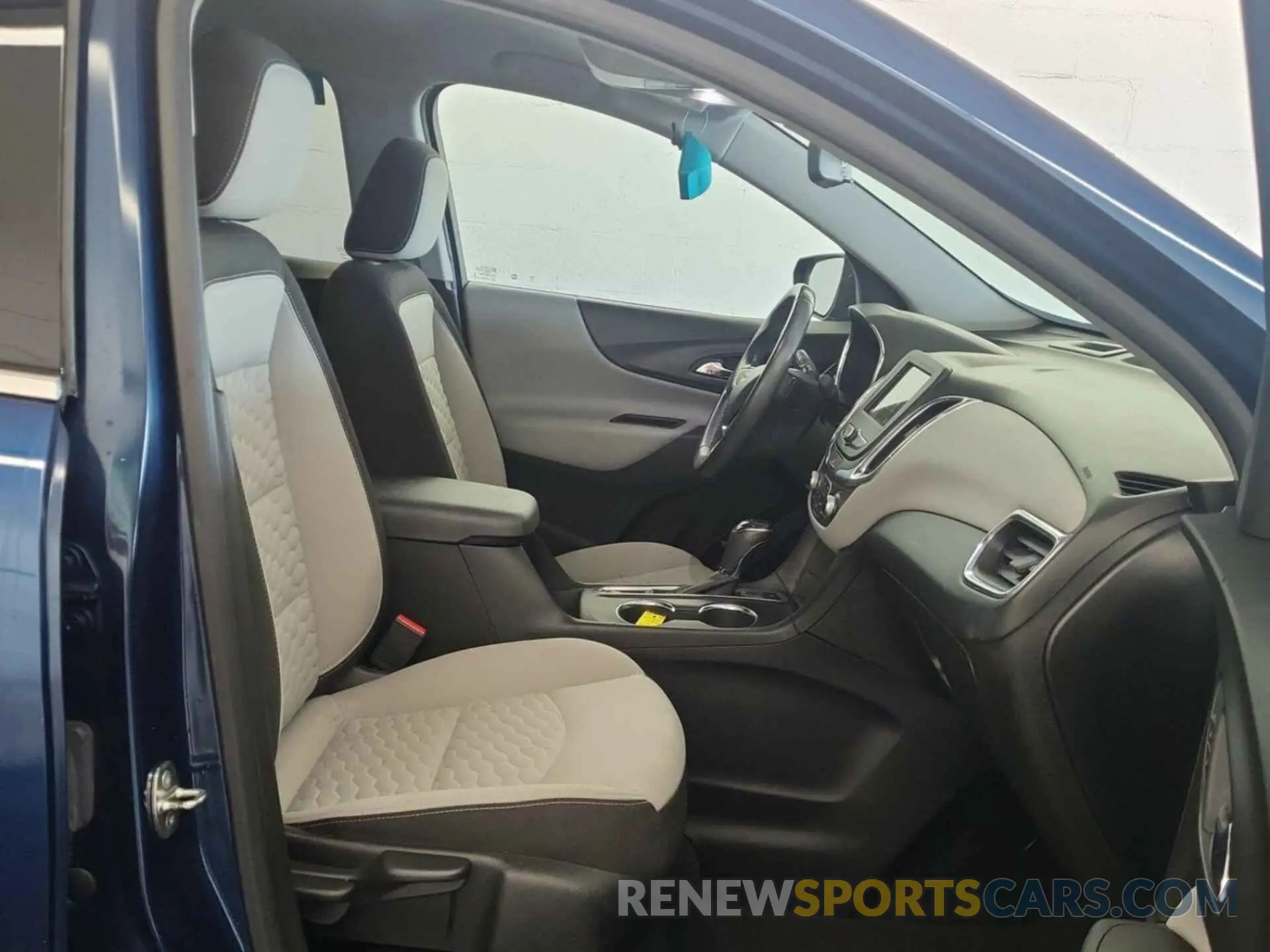 6 Photograph of a damaged car 2GNAXTEV1K6287260 CHEVROLET EQUINOX 2019