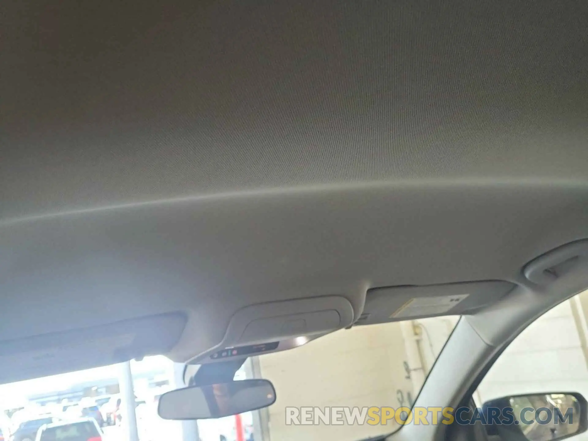 8 Photograph of a damaged car 2GNAXTEV1K6287260 CHEVROLET EQUINOX 2019