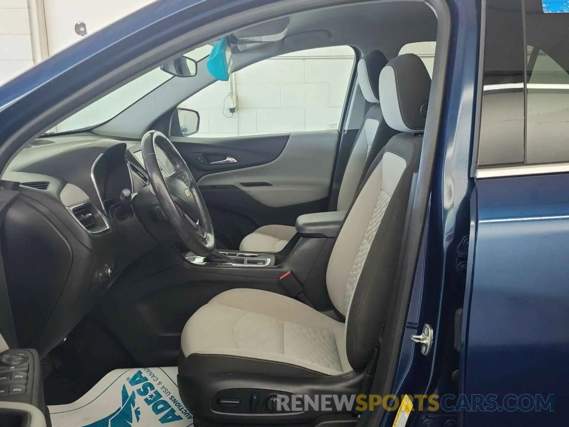 9 Photograph of a damaged car 2GNAXTEV1K6287260 CHEVROLET EQUINOX 2019