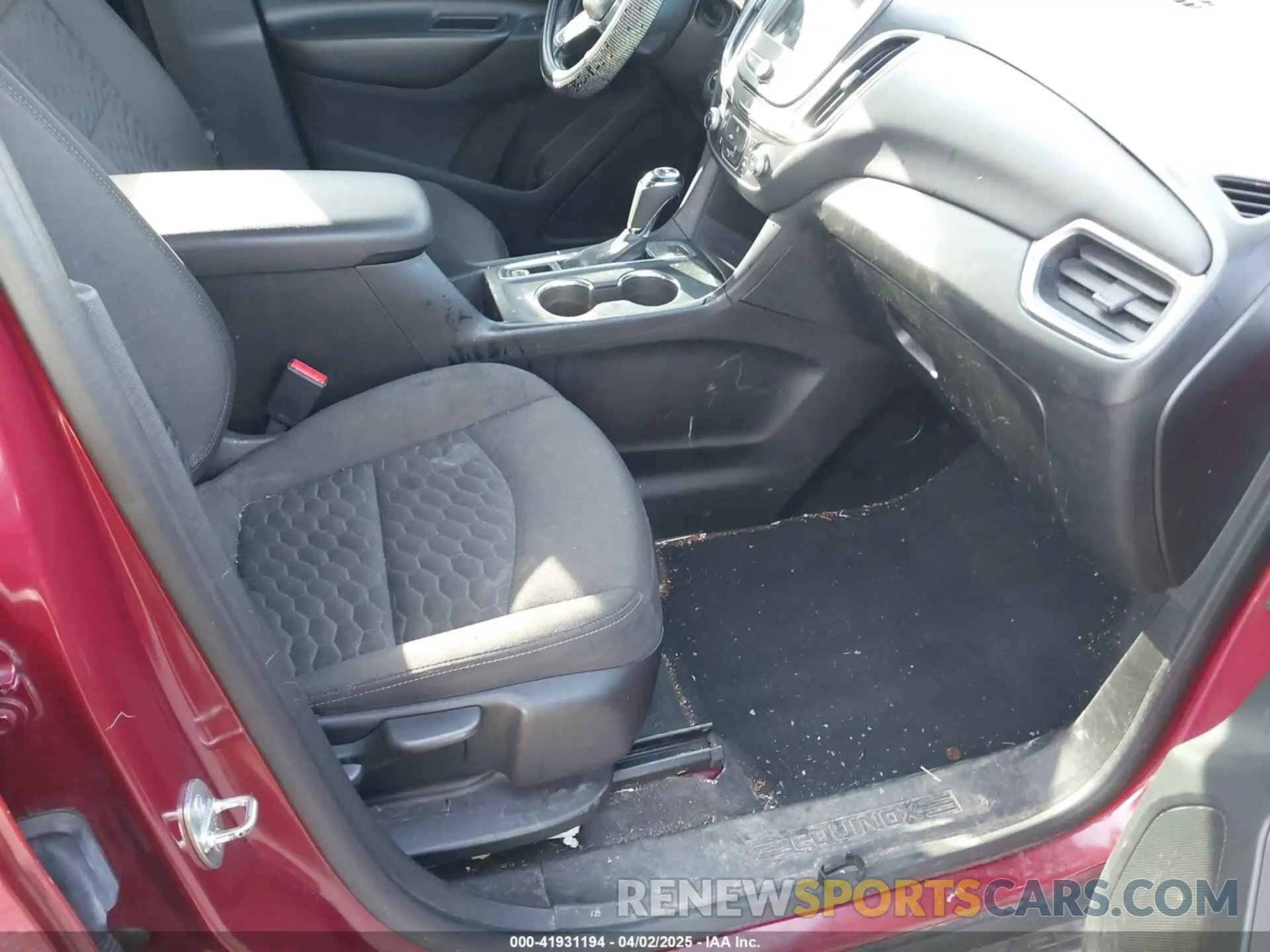 5 Photograph of a damaged car 2GNAXTEV2K6137402 CHEVROLET EQUINOX 2019
