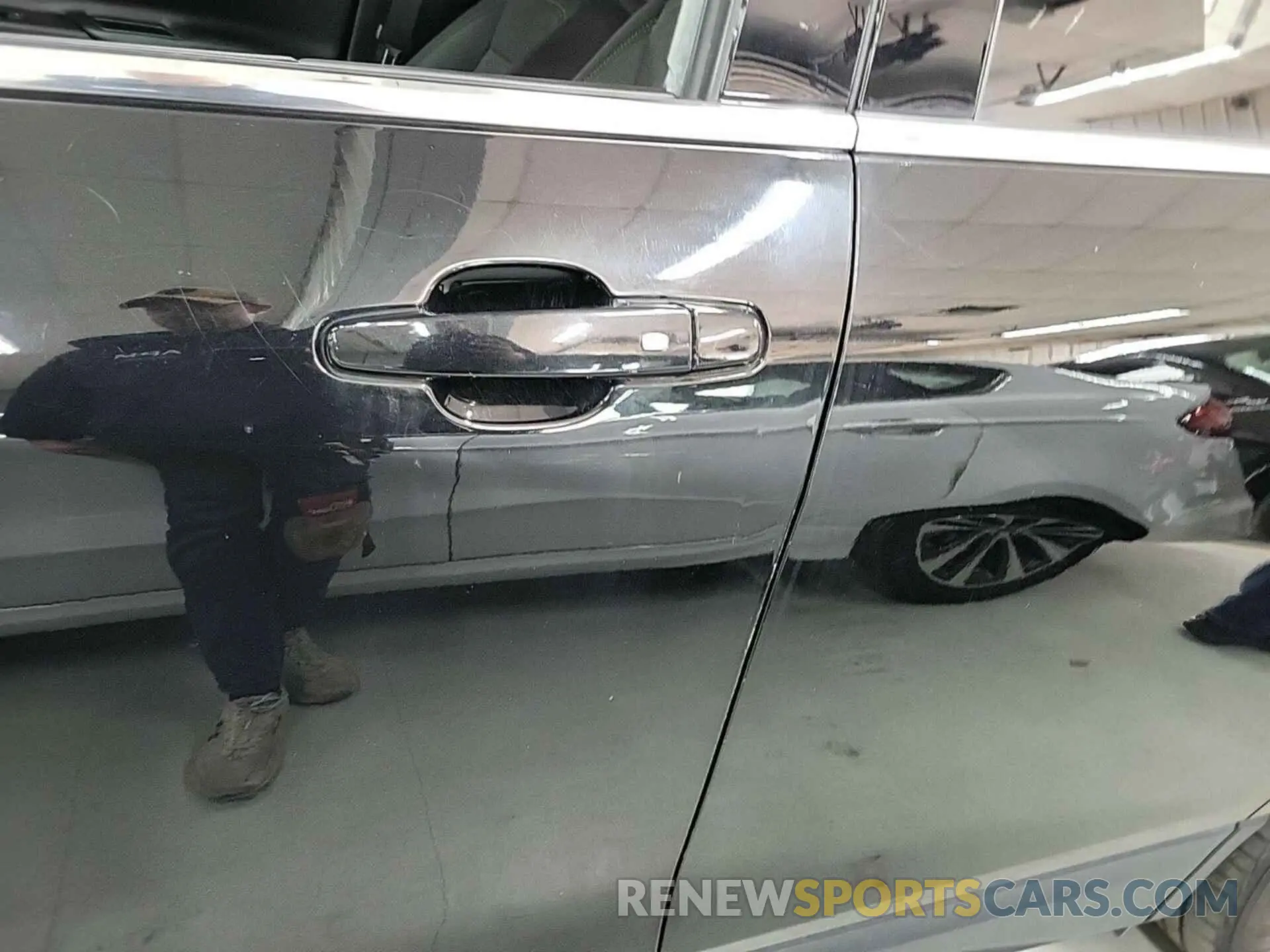 8 Photograph of a damaged car 2GNAXTEV2K6192318 CHEVROLET EQUINOX 2019