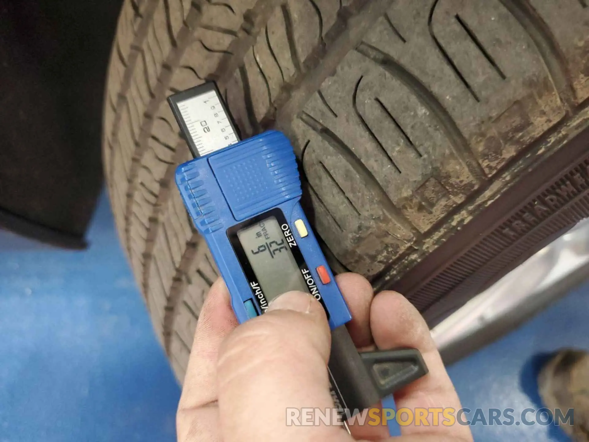 27 Photograph of a damaged car 2GNAXTEV2K6259791 CHEVROLET EQUINOX 2019