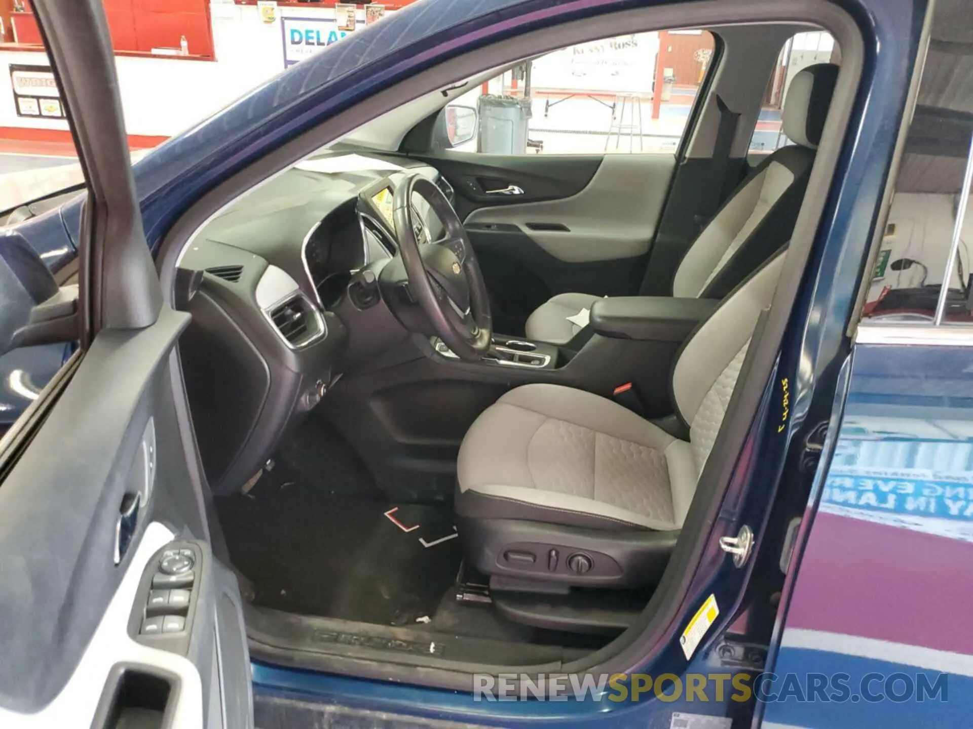 9 Photograph of a damaged car 2GNAXTEV2K6259791 CHEVROLET EQUINOX 2019