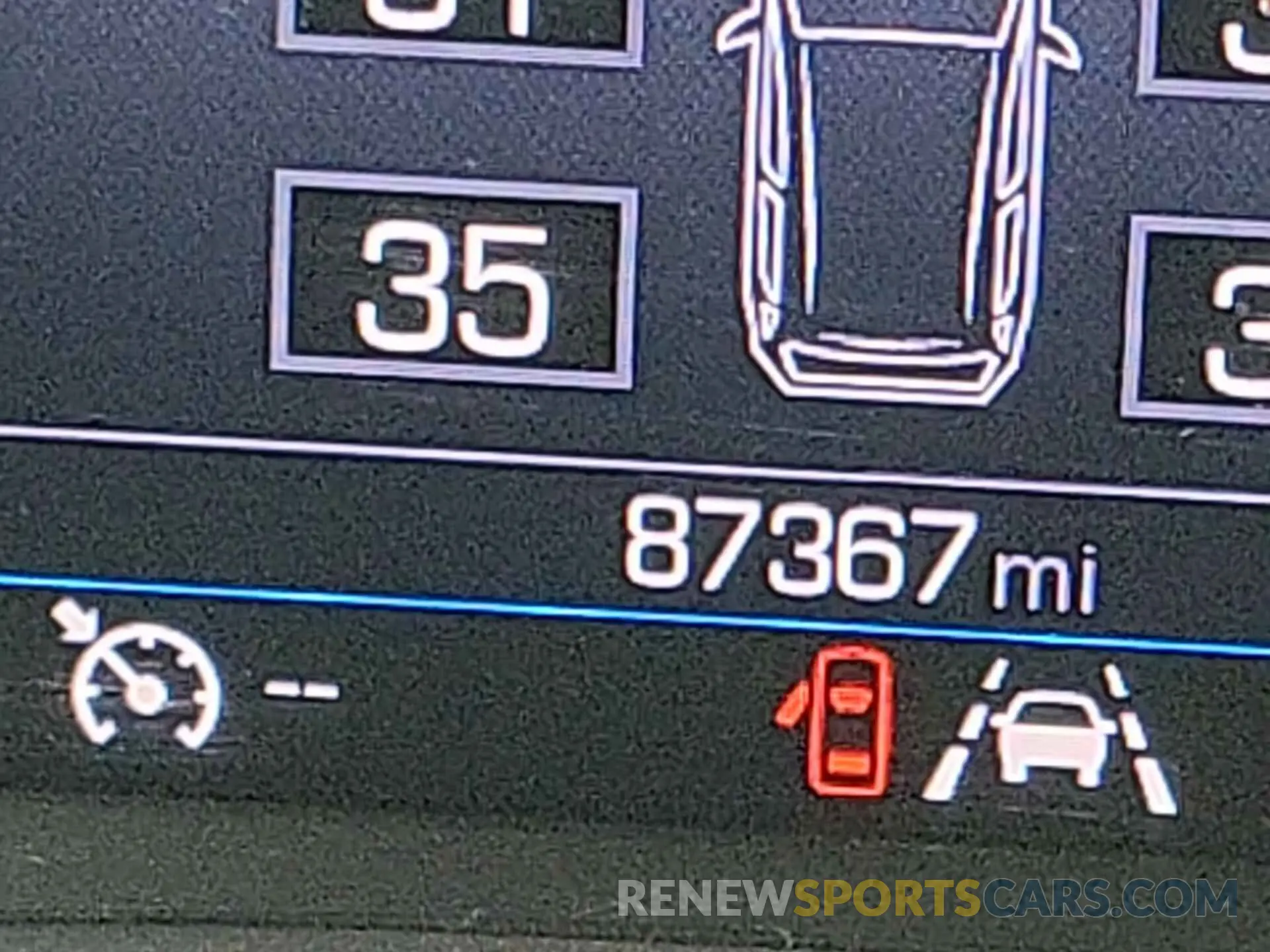 18 Photograph of a damaged car 2GNAXTEV4K6257704 CHEVROLET EQUINOX 2019
