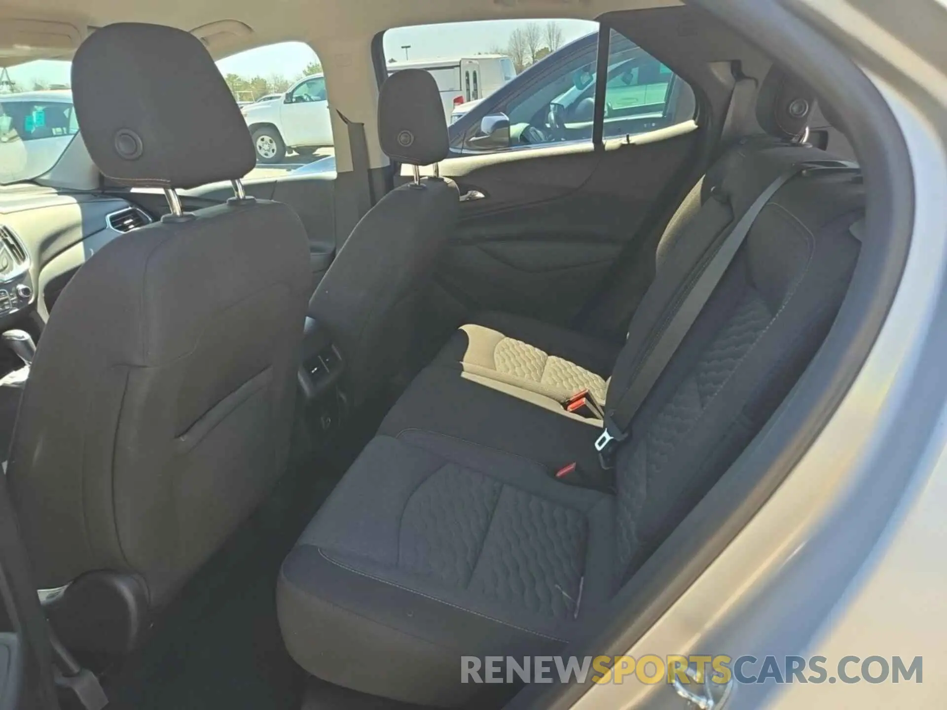 17 Photograph of a damaged car 2GNAXTEV4K6258657 CHEVROLET EQUINOX 2019