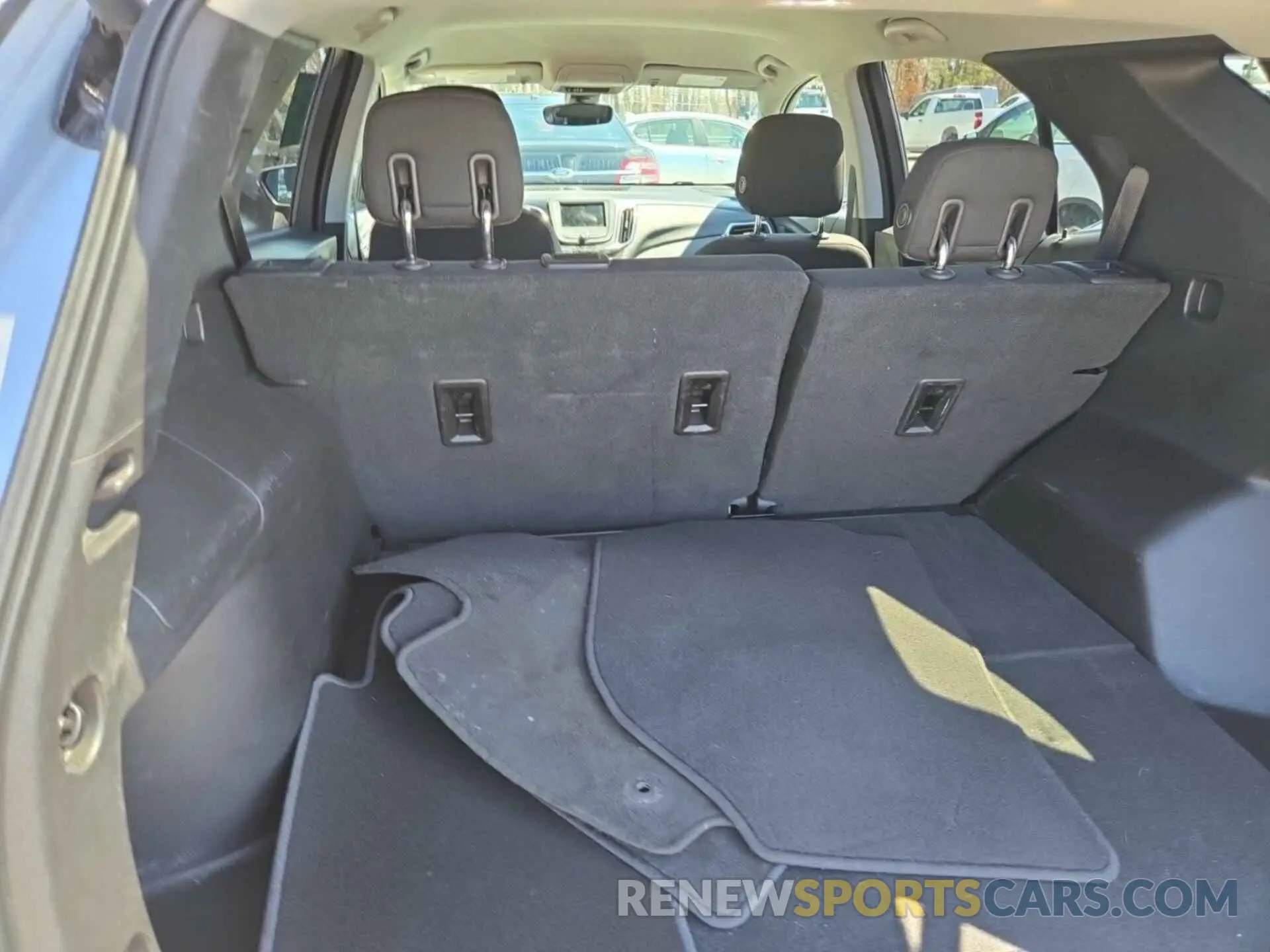 24 Photograph of a damaged car 2GNAXTEV4K6258657 CHEVROLET EQUINOX 2019