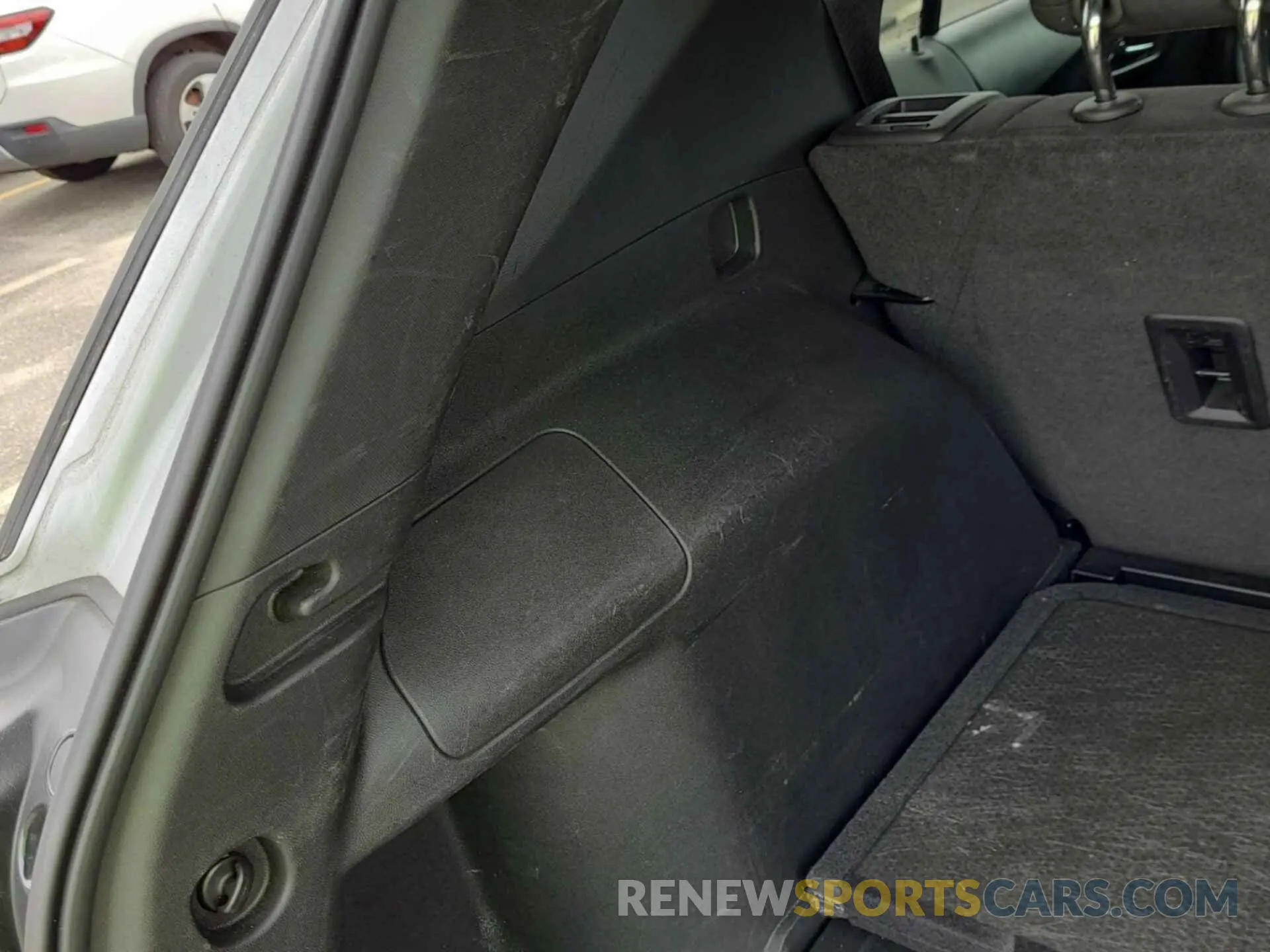 36 Photograph of a damaged car 2GNAXTEV4K6258657 CHEVROLET EQUINOX 2019