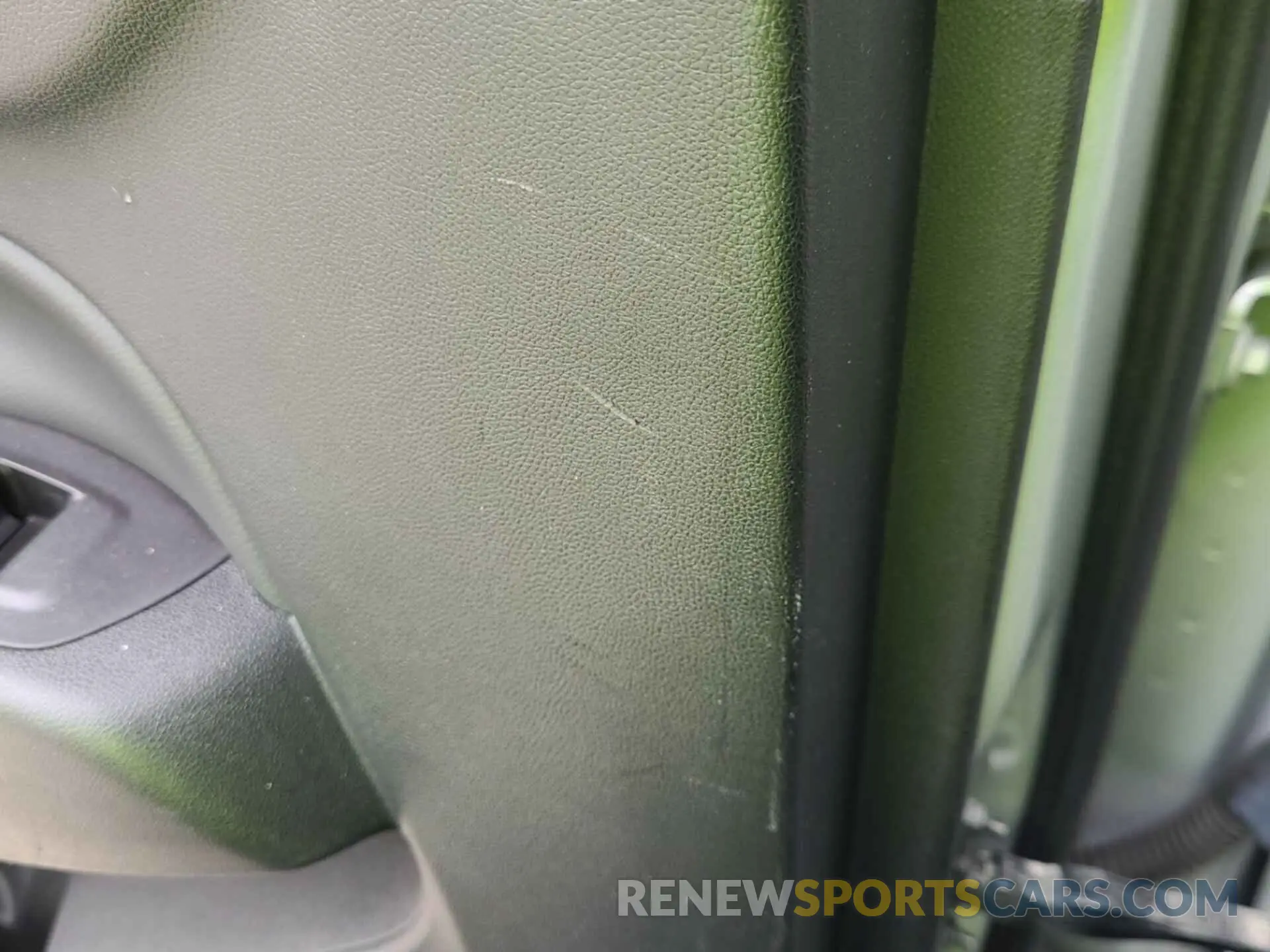8 Photograph of a damaged car 2GNAXTEV4K6258657 CHEVROLET EQUINOX 2019
