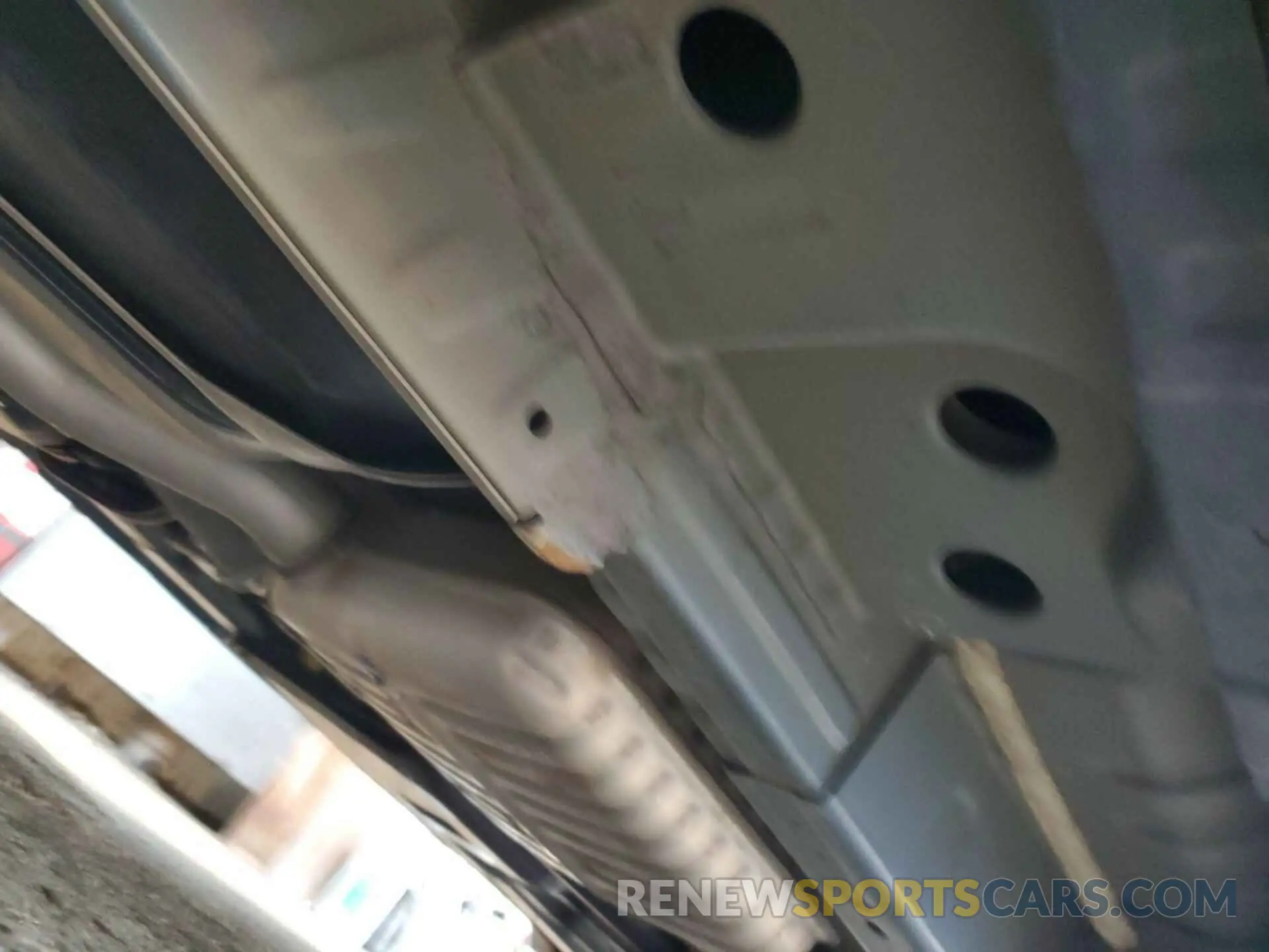 18 Photograph of a damaged car 2GNAXTEV5K6169034 CHEVROLET EQUINOX 2019