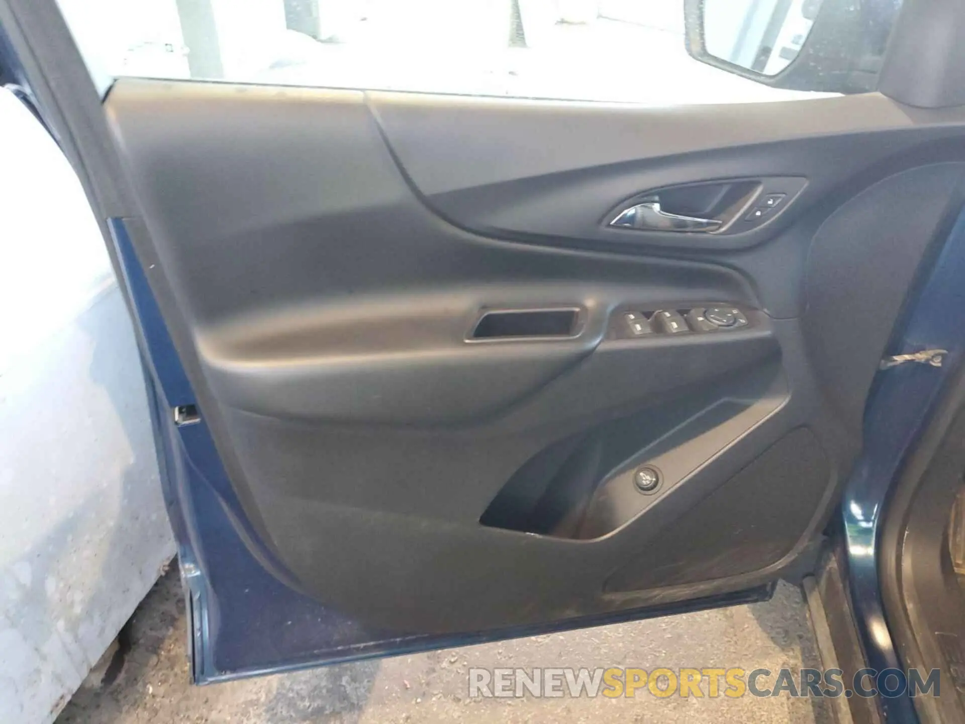 24 Photograph of a damaged car 2GNAXTEV5K6169034 CHEVROLET EQUINOX 2019