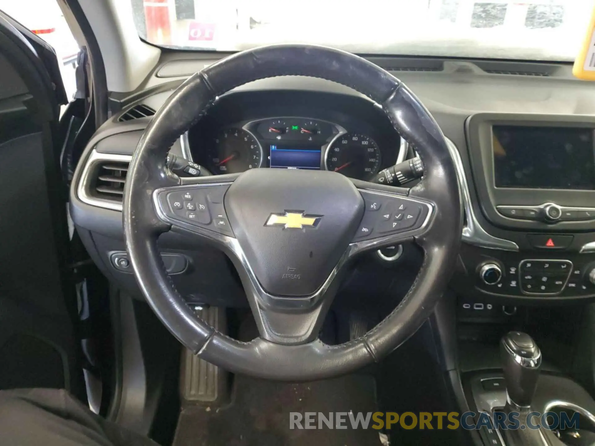 18 Photograph of a damaged car 2GNAXTEV6K6174713 CHEVROLET EQUINOX 2019