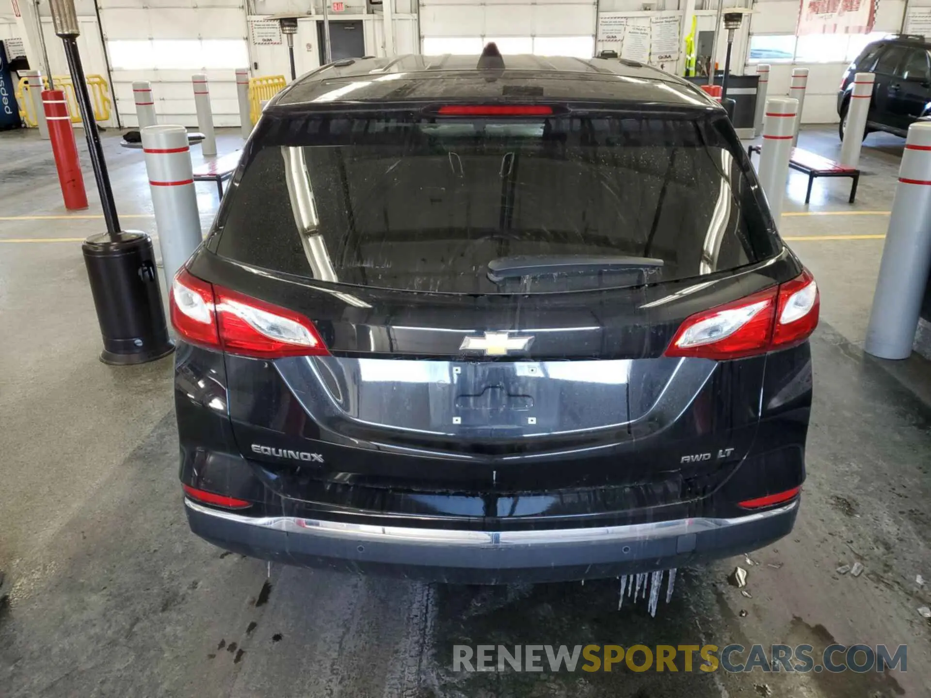 8 Photograph of a damaged car 2GNAXTEV6K6174713 CHEVROLET EQUINOX 2019