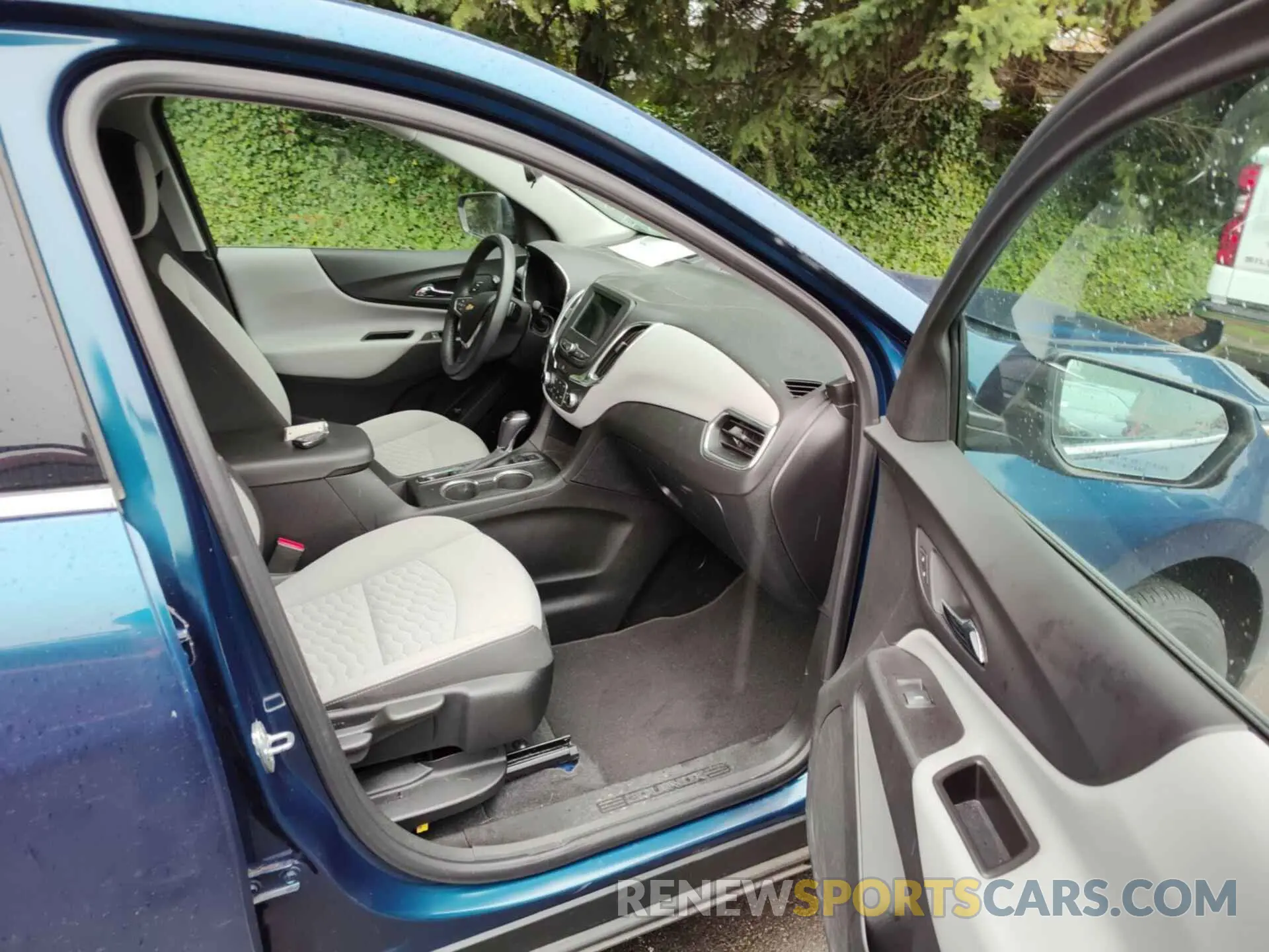 9 Photograph of a damaged car 2GNAXTEV6K6259180 CHEVROLET EQUINOX 2019