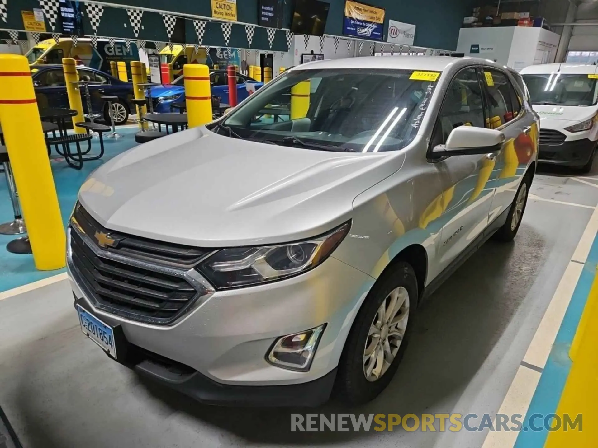 18 Photograph of a damaged car 2GNAXTEV6K6273368 CHEVROLET EQUINOX 2019