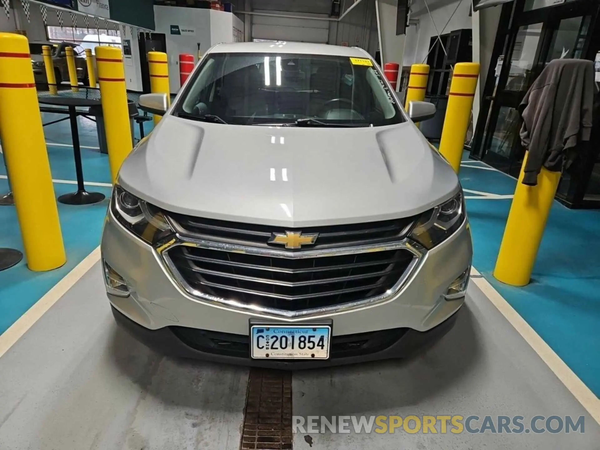 6 Photograph of a damaged car 2GNAXTEV6K6273368 CHEVROLET EQUINOX 2019