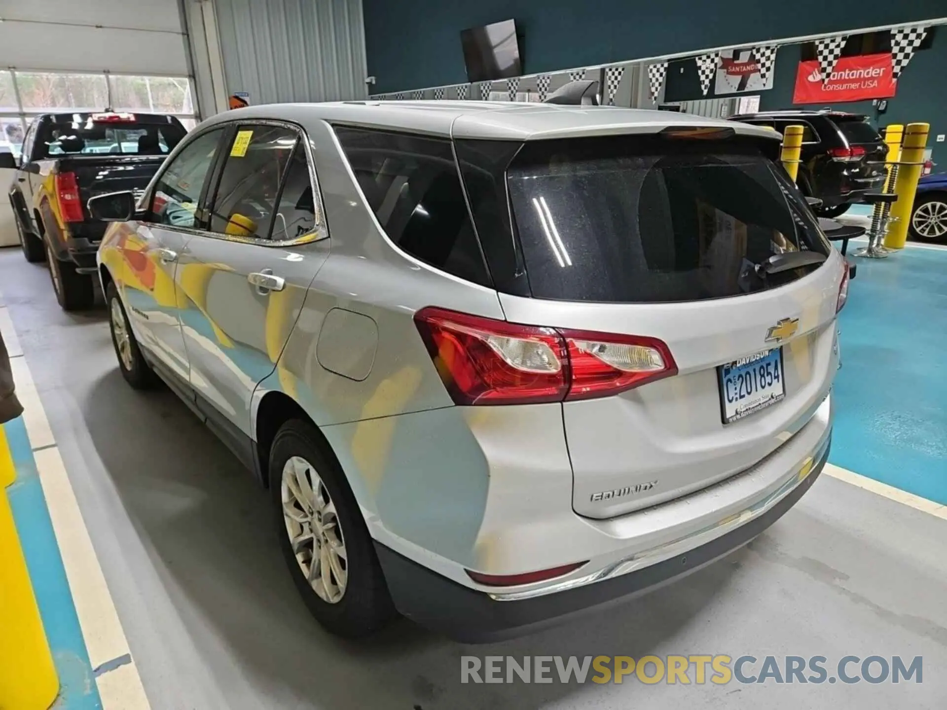 7 Photograph of a damaged car 2GNAXTEV6K6273368 CHEVROLET EQUINOX 2019