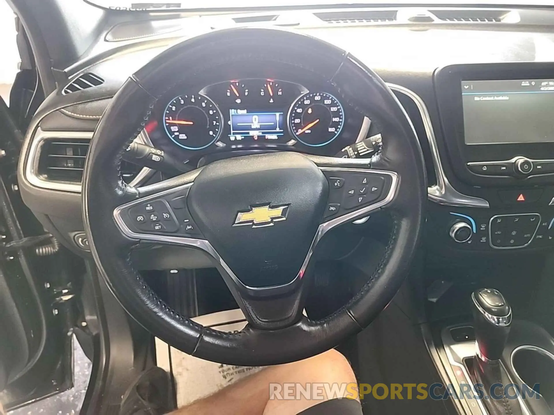 18 Photograph of a damaged car 2GNAXTEV7K6165485 CHEVROLET EQUINOX 2019