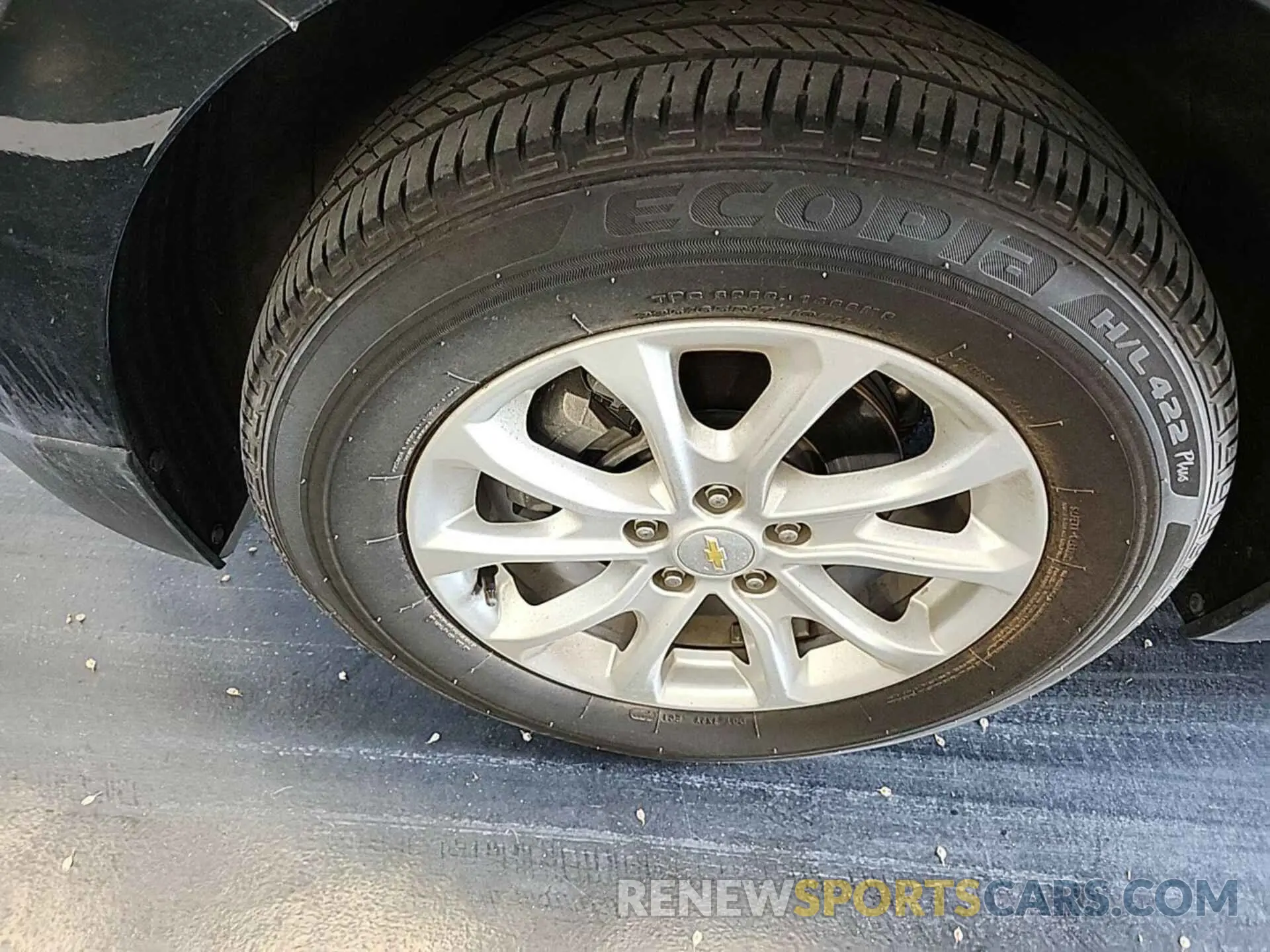 27 Photograph of a damaged car 2GNAXTEV7K6165485 CHEVROLET EQUINOX 2019