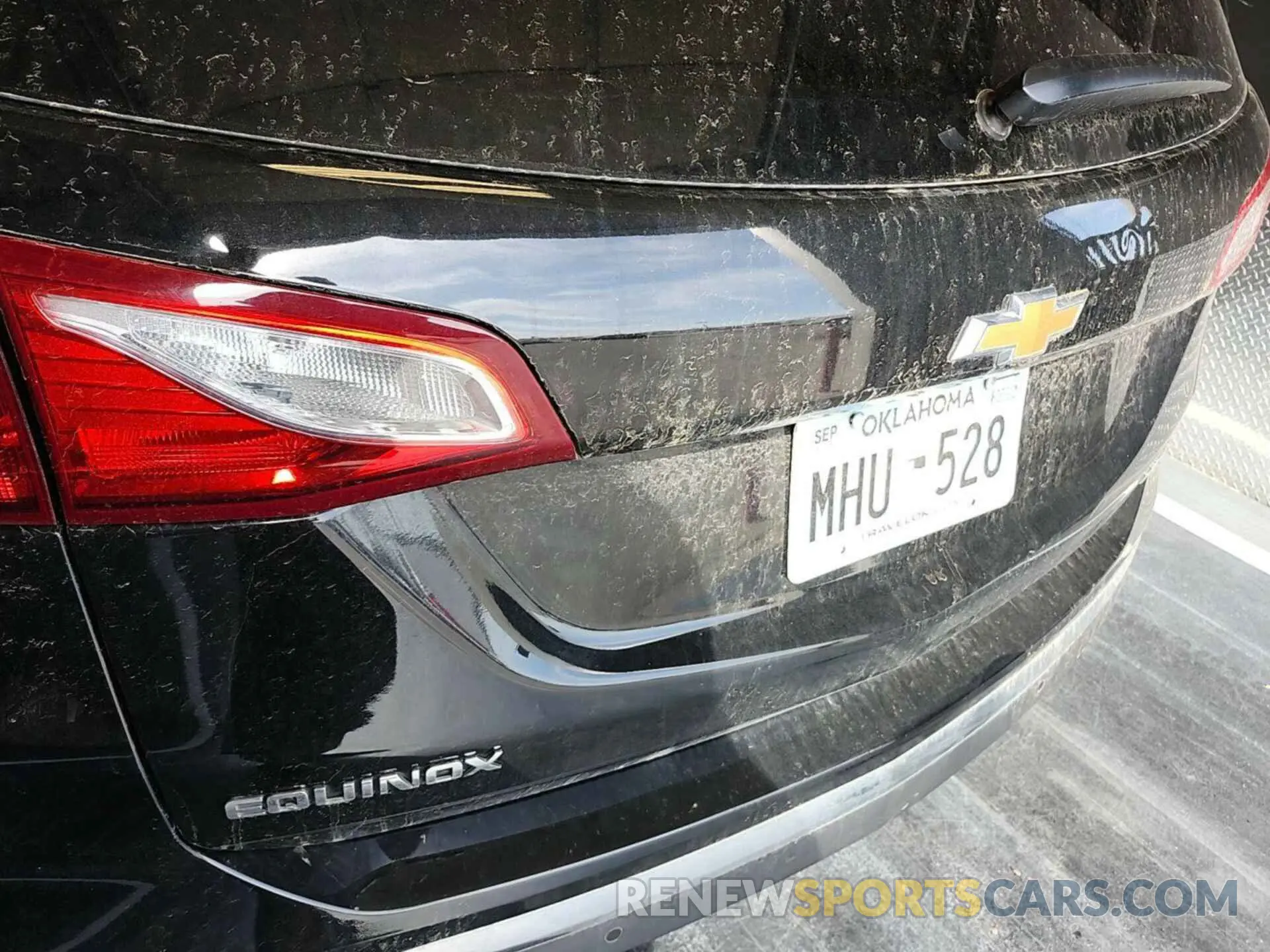 32 Photograph of a damaged car 2GNAXTEV7K6165485 CHEVROLET EQUINOX 2019