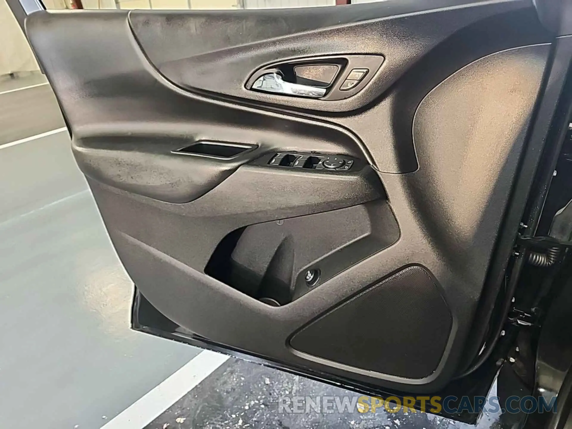6 Photograph of a damaged car 2GNAXTEV7K6165485 CHEVROLET EQUINOX 2019