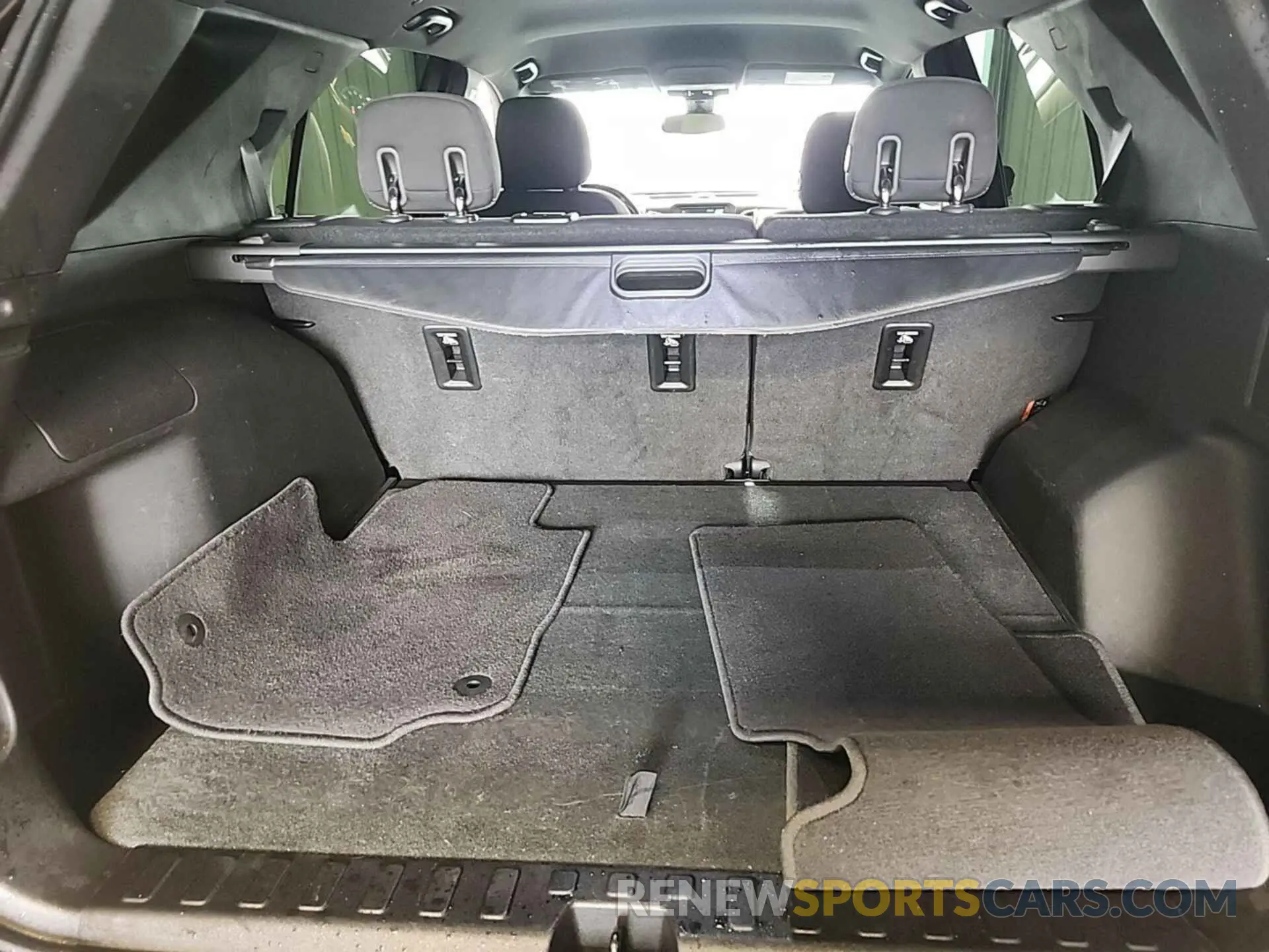 8 Photograph of a damaged car 2GNAXTEV7K6165485 CHEVROLET EQUINOX 2019