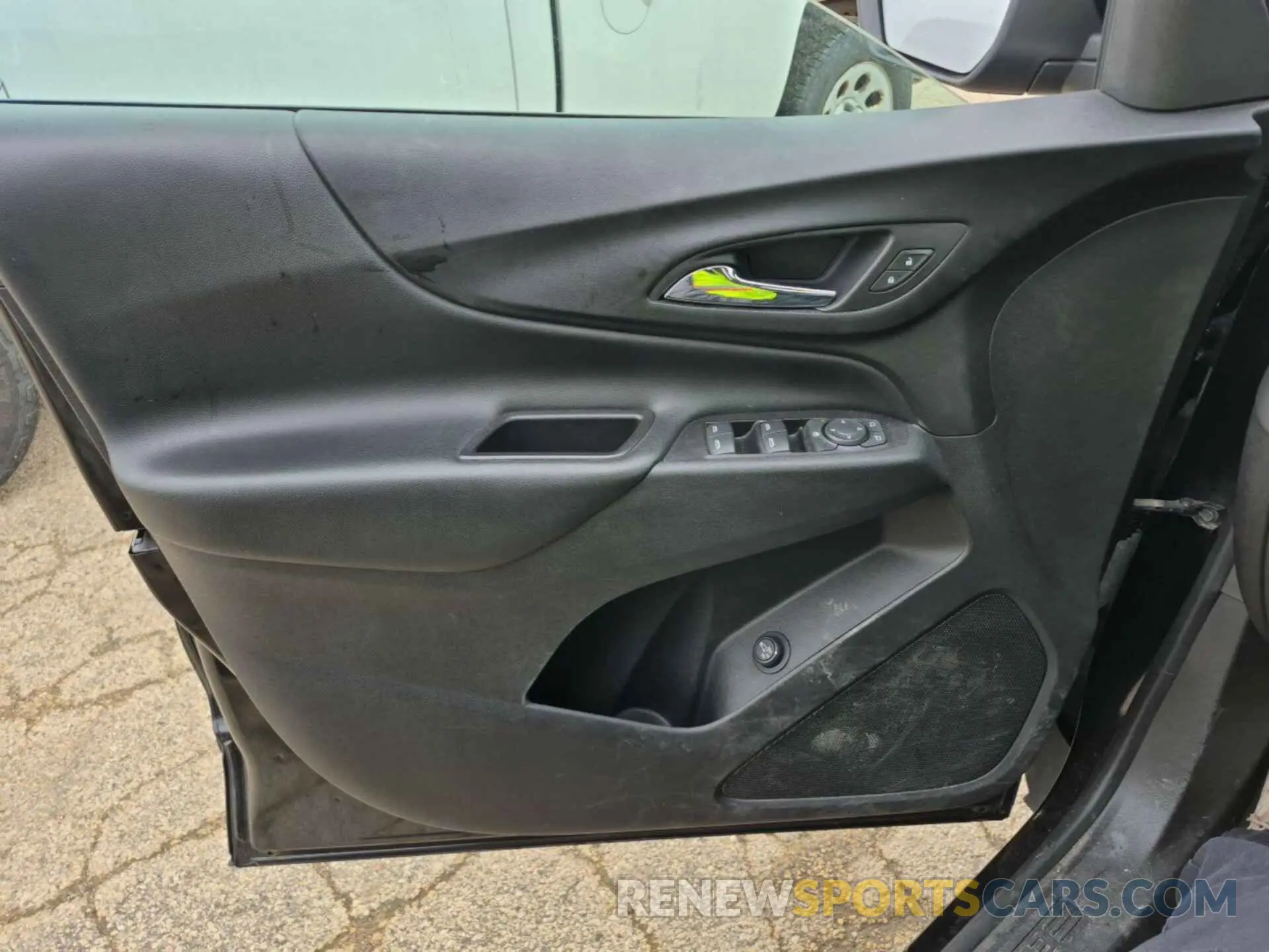 11 Photograph of a damaged car 2GNAXTEV7K6169679 CHEVROLET EQUINOX 2019